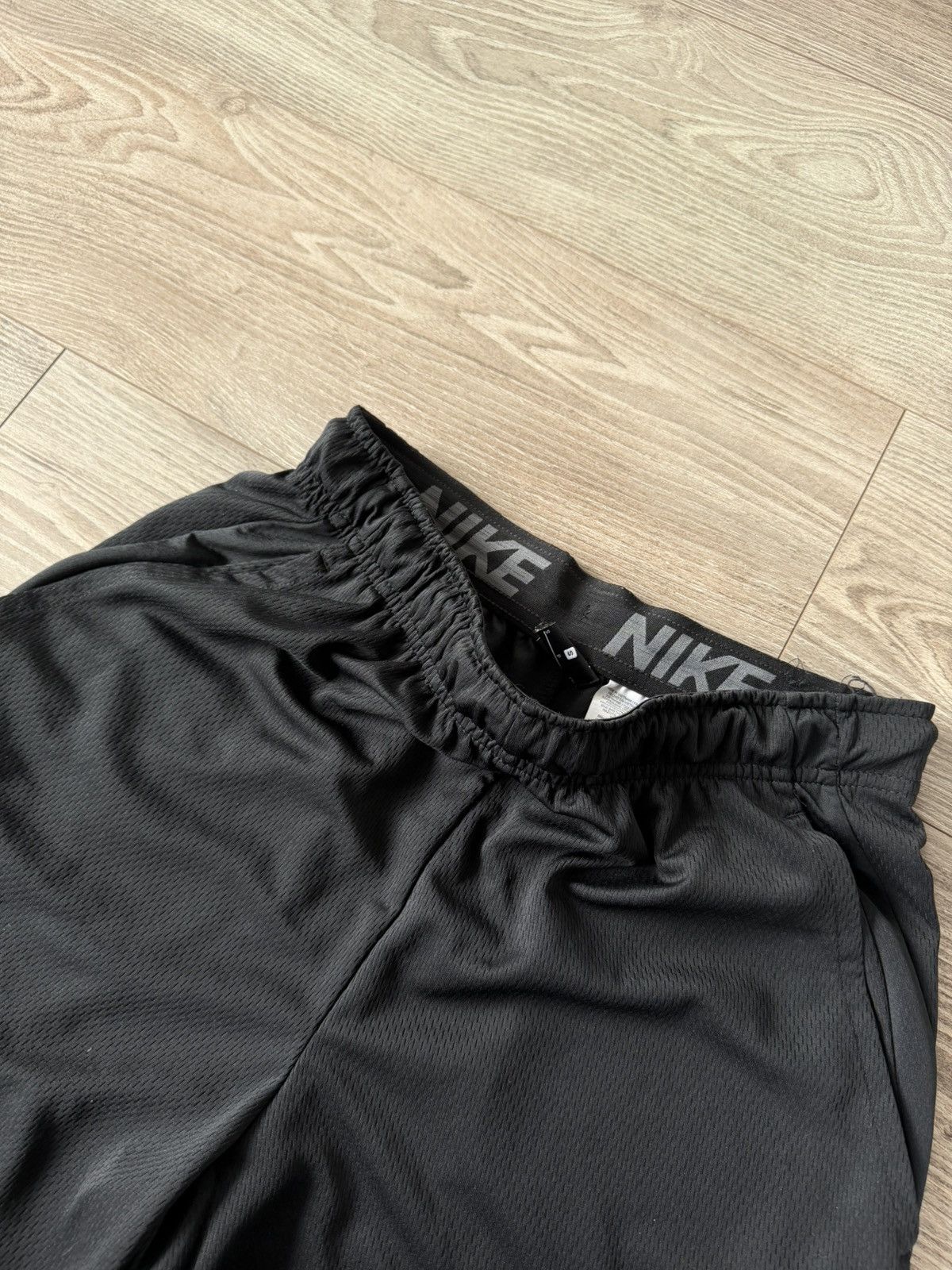 Nike Nike Running Division Reflective Swoosh Dri-Fit ADV 4 Shorts Size US 32 / EU 48 - 14 Thumbnail