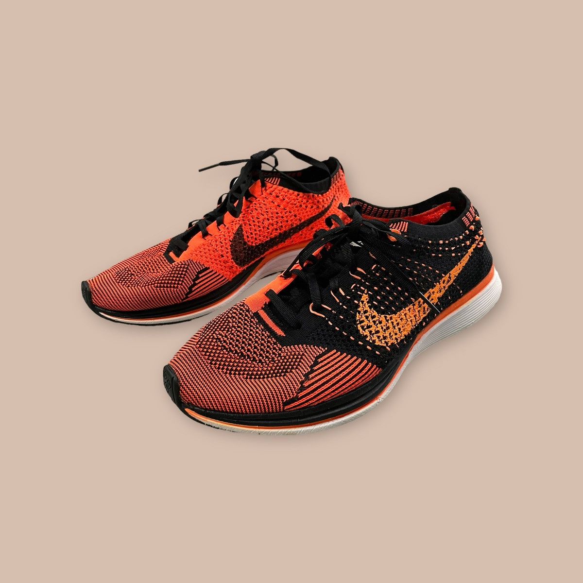 Nike Nike Flyknit Racer "Black Laser Crimson" Size US 10 / EU 43 - 1 Thumbnail