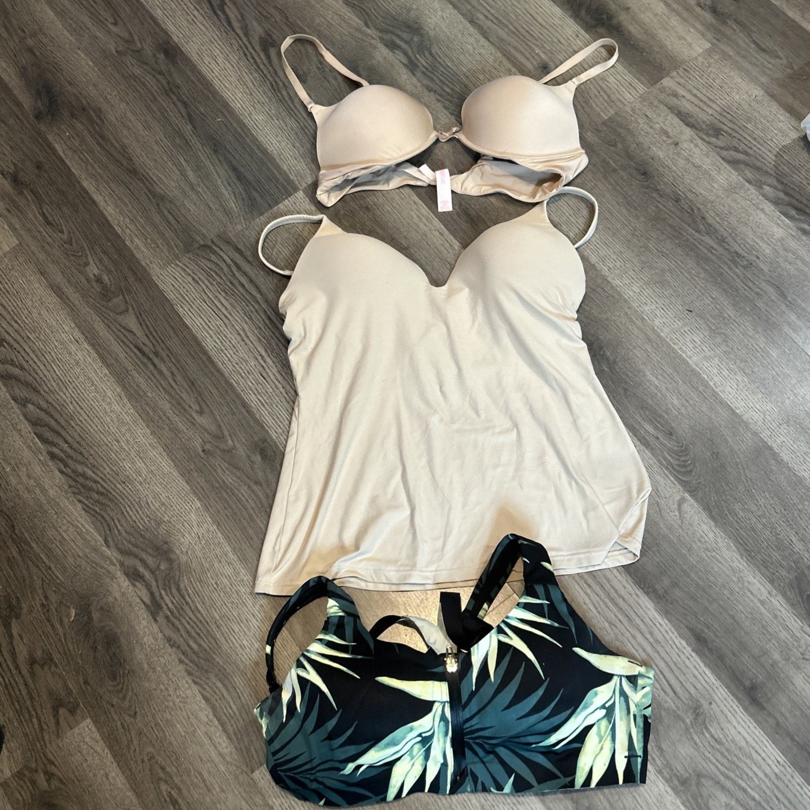 Victoria's Secret Victoria Secret 36B Lot Of 3 -read description Size ONE SIZE - 1 Thumbnail