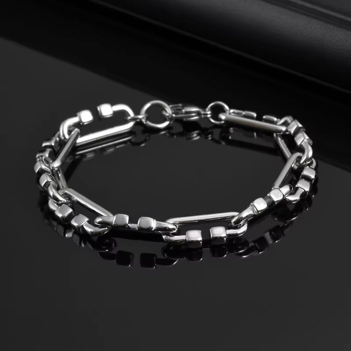 Jewelry Flat U-shaped Buckle Bracelet Size ONE SIZE - 3 Thumbnail