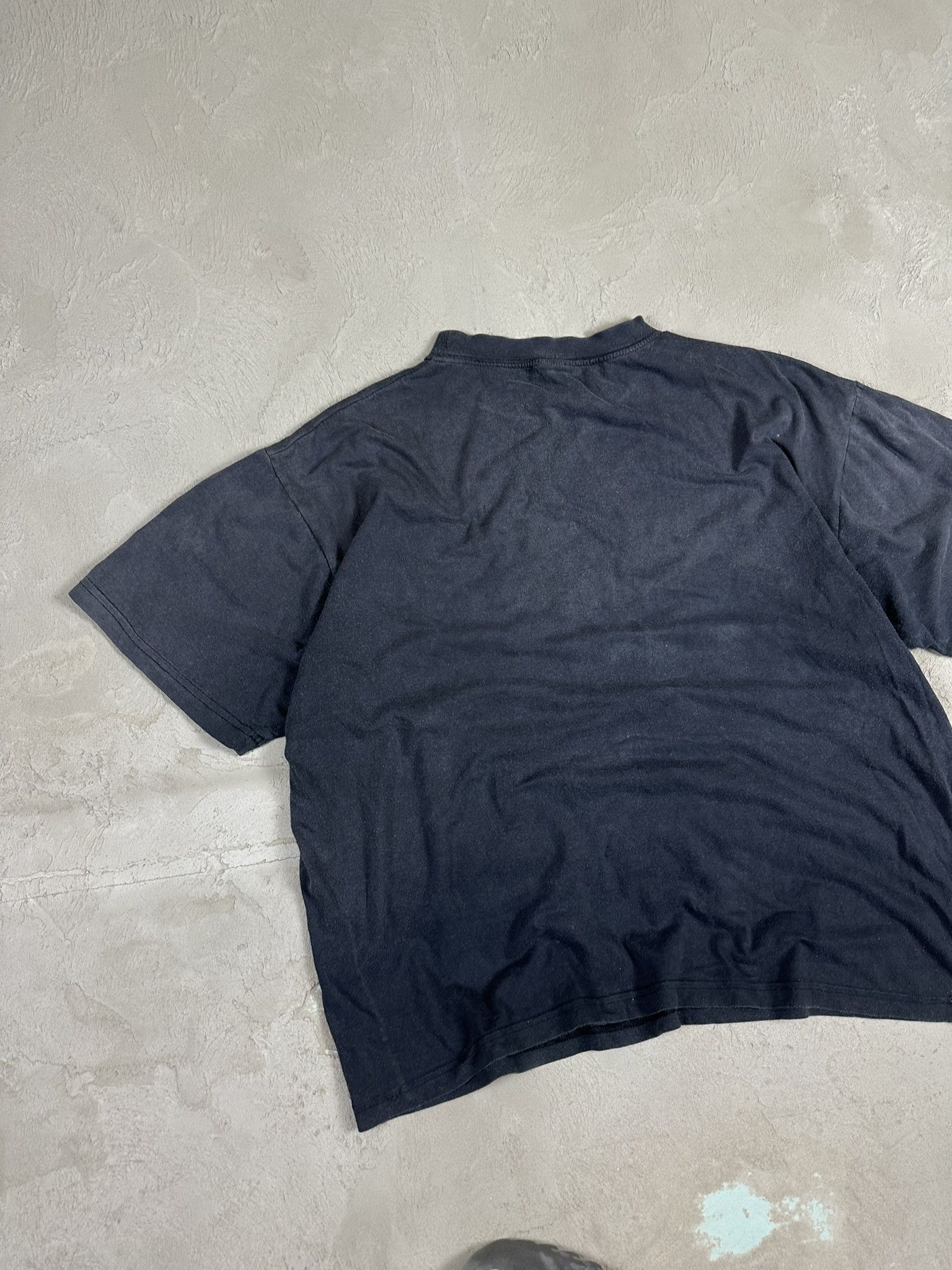 Vintage Vintage Y2k Sunfaded Zip It London Washed Faded Boxy T-shirt Size US L / EU 52-54 / 3 - 13 Thumbnail