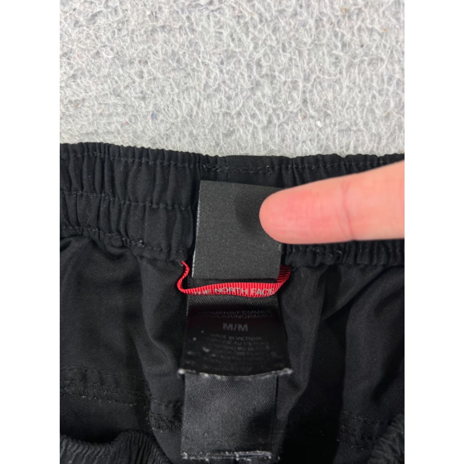 The North Face The North Face Womens Shorts Medium Black 100% Nylon Stowable Hiking Camping Size 32" / US 10 / IT 46 - 4 Thumbnail