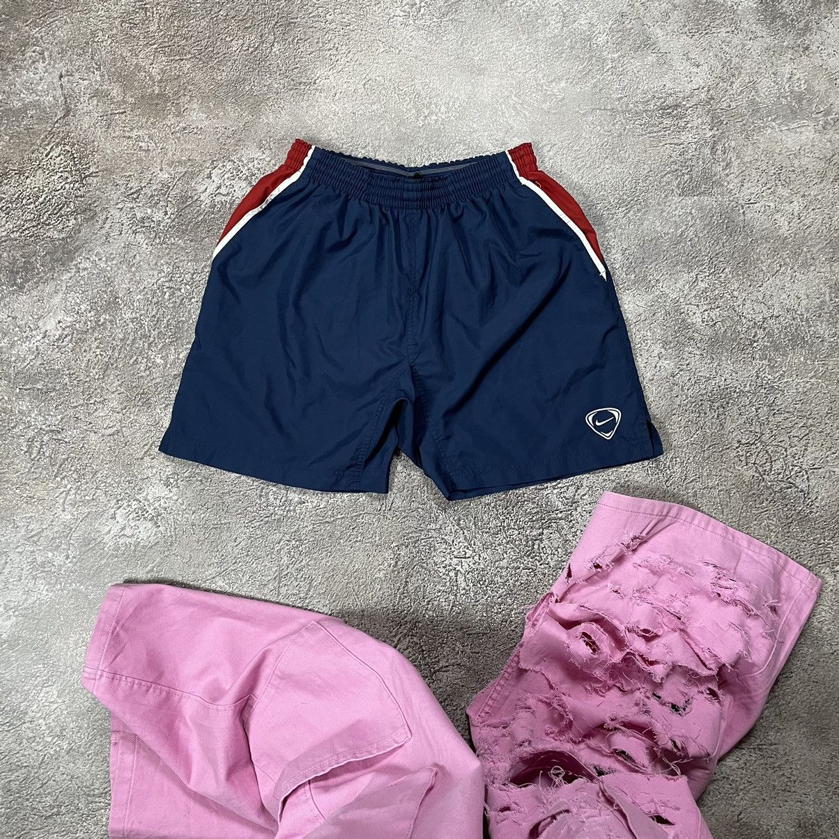 Nike Vintage Y2K Nike Short Logo Sportwear Casual Buymypiece 90s Size US 30 / EU 46 - 1 Thumbnail