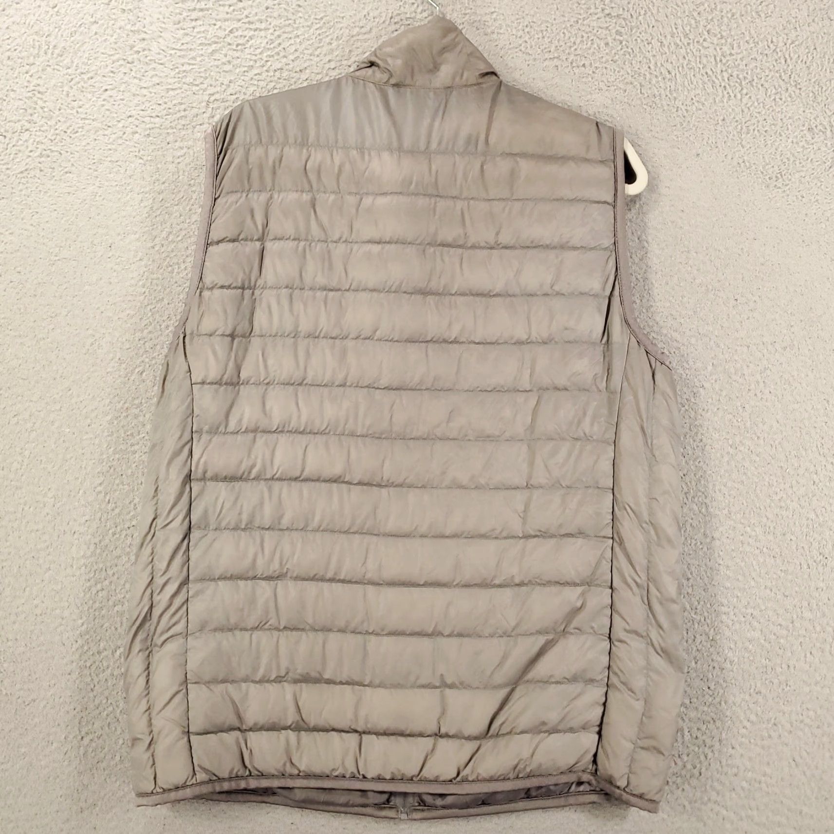 Uniqlo VINTAGE Uniqlo Puffer Vest Womens Large Silver Lightweight Full Zip Casual Outdoor Size L / US 10 / IT 46 - 7 Thumbnail
