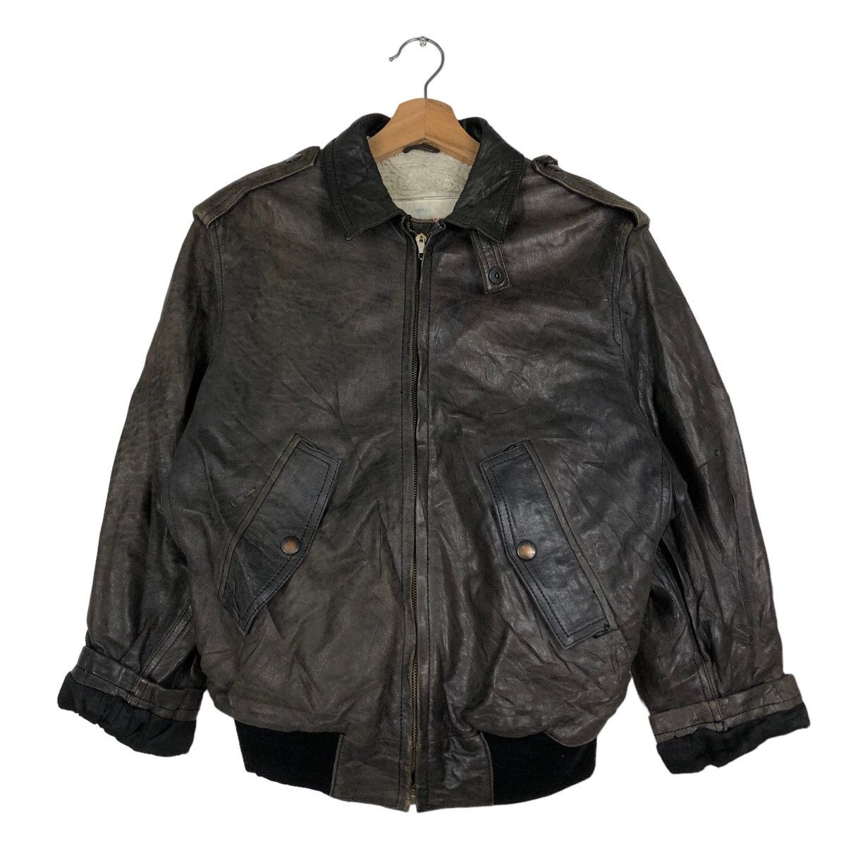 洋書 American Flight Jackets,Airmen &Aircraft ONSV23DCW156__1A_grande.jpg?v=