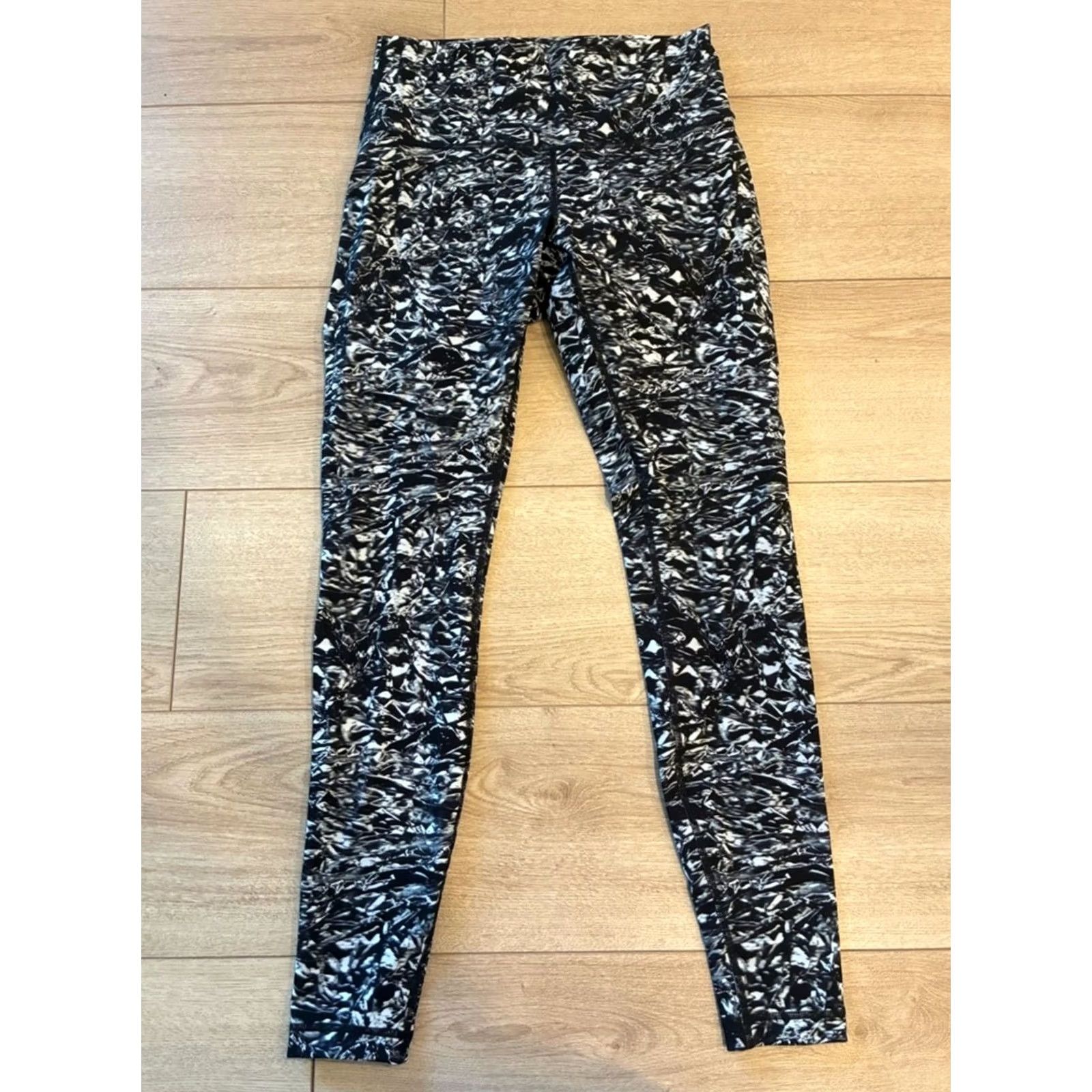 Lululemon Lululemon Wunder Under Hi-Rise Tight 28” Legging Liquid Platinum Size 8 Women Black 28” Hi-Rise Tights Activewear Mens Womens not applicable Size 30" / US 8 / IT 44 - 3 Thumbnail