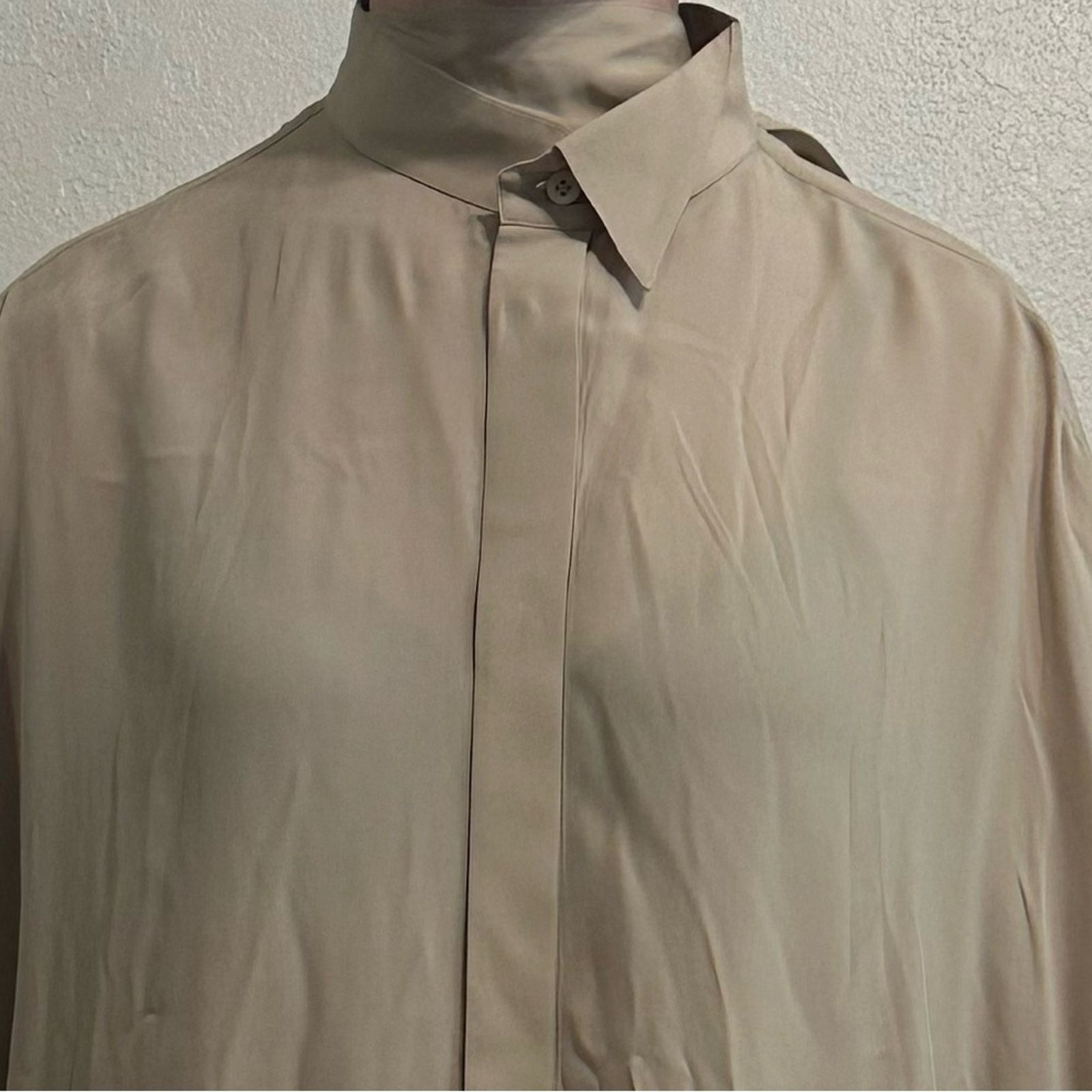 Balenciaga SS20 Unisex Oversized Button Front Shirt size FR 34 Beige Size ONE SIZE - 4 Thumbnail