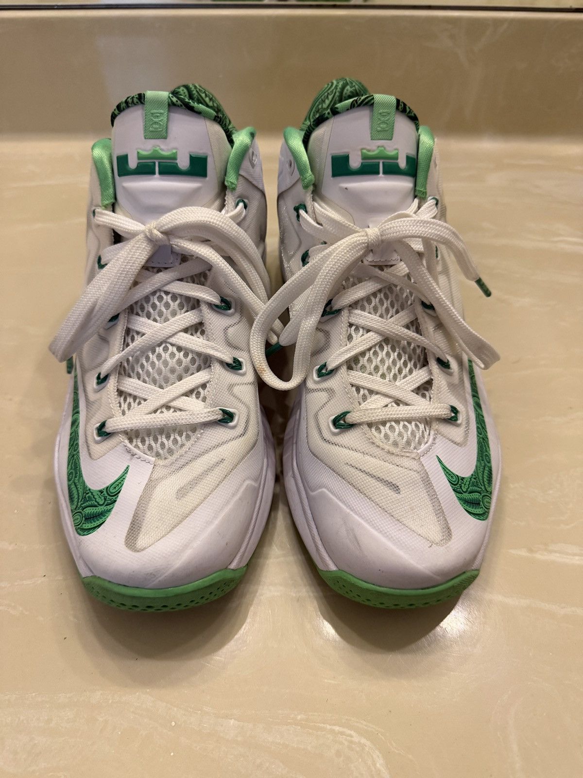 Nike Nike LeBron 11 Low "Easter" Size US 8.5 / EU 41-42 - 2 Thumbnail