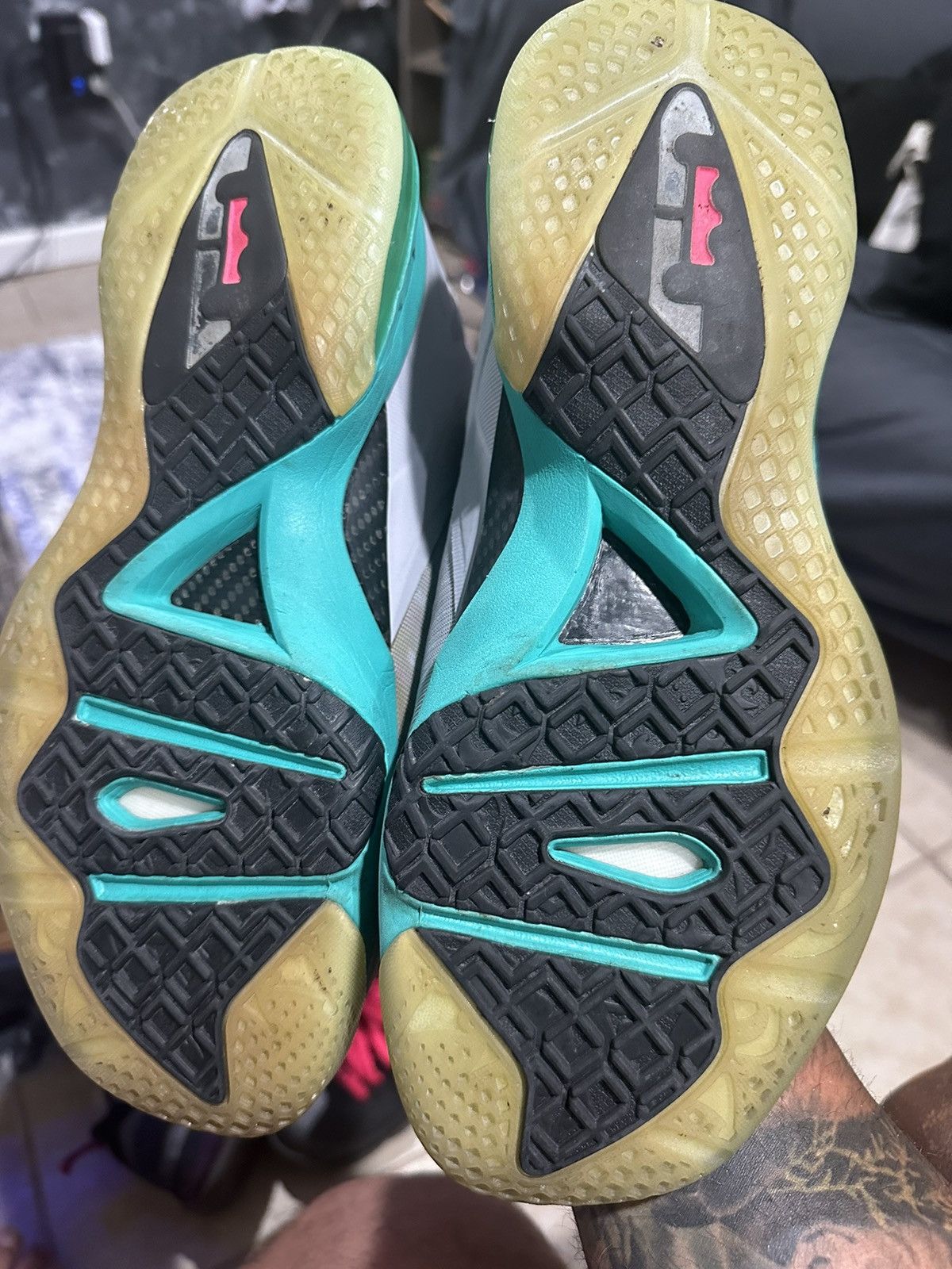 Nike Retro South Beach 9 Lebrons Size US 9.5 / EU 42-43 - 6 Thumbnail