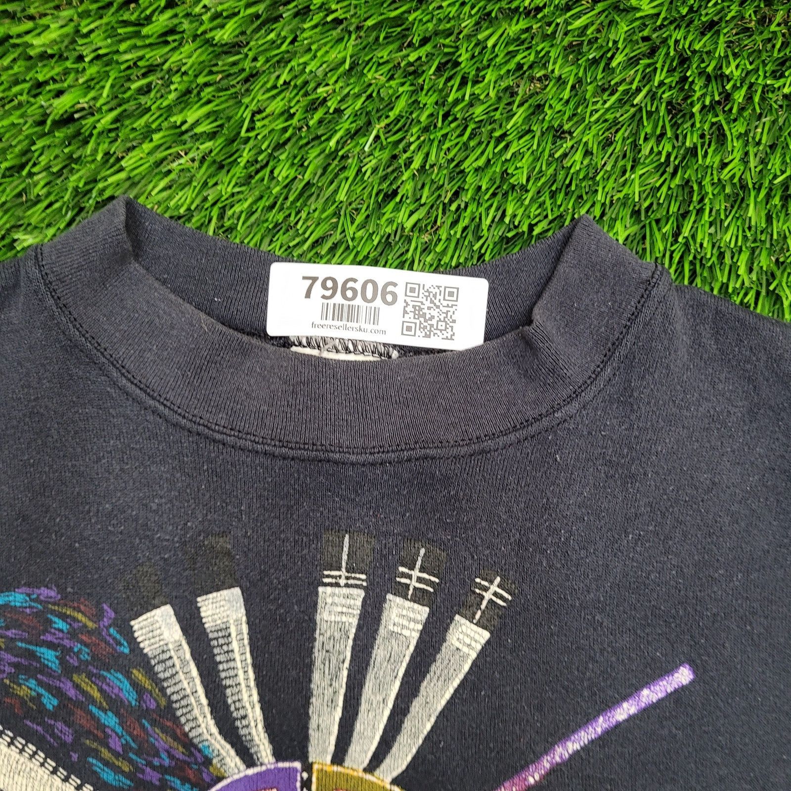 Tultex Vintage Native-American Sweatshirt Womens 2XL 26x26 Boxy Size XXL / US 16-18 / IT 52-54 - 9 Thumbnail