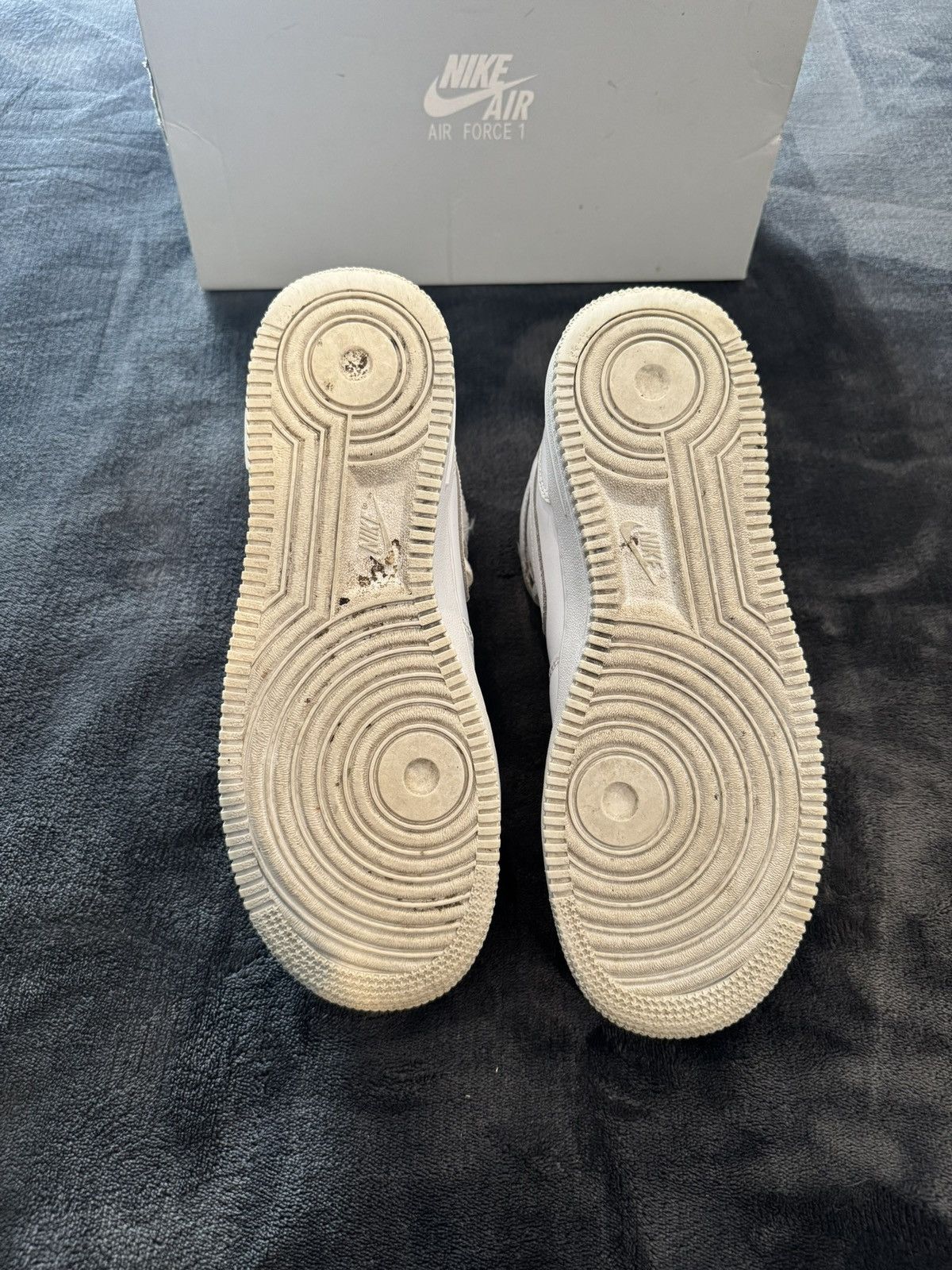 Nike Nike Air Force One Mid Size US 7 / EU 40 - 7 Thumbnail