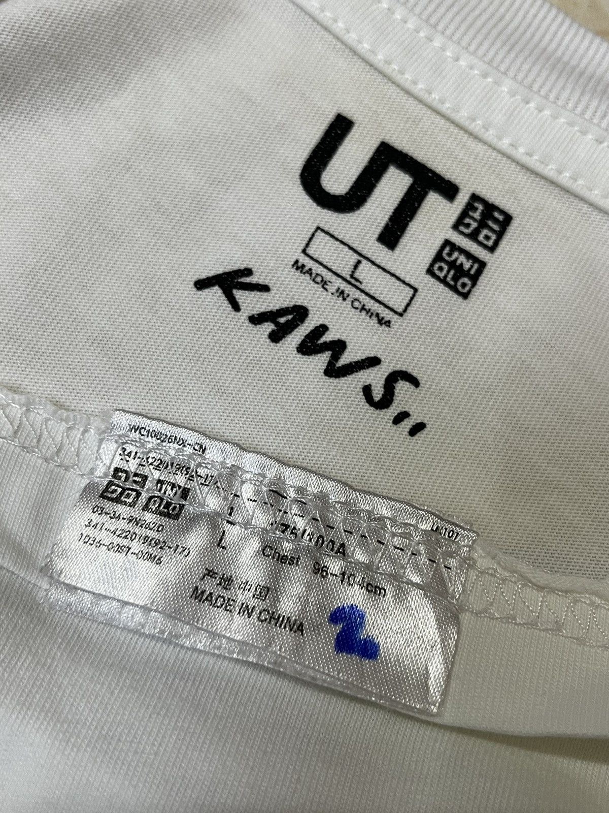 Kaws × Uniqlo GRAIL🔥UNIQLO X KAWS COLLABORATION T SHIRT/2 Size US M / EU 48-50 / 2 - 8 Thumbnail
