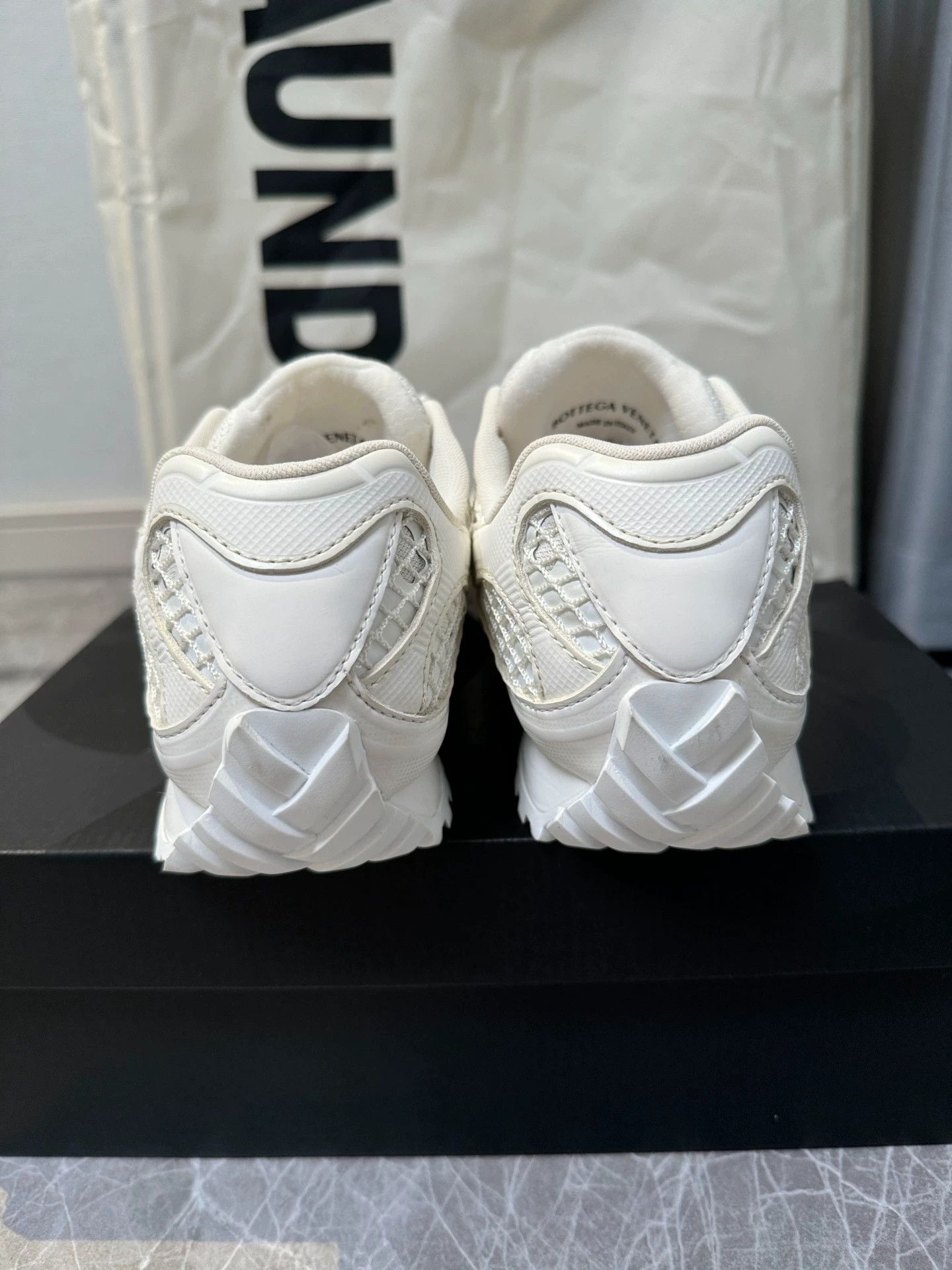 Bottega Veneta Bottega Veneta Runner Sneakers White 37 (Fits 36/37) Size US 6.5 / IT 36.5 - 3 Thumbnail