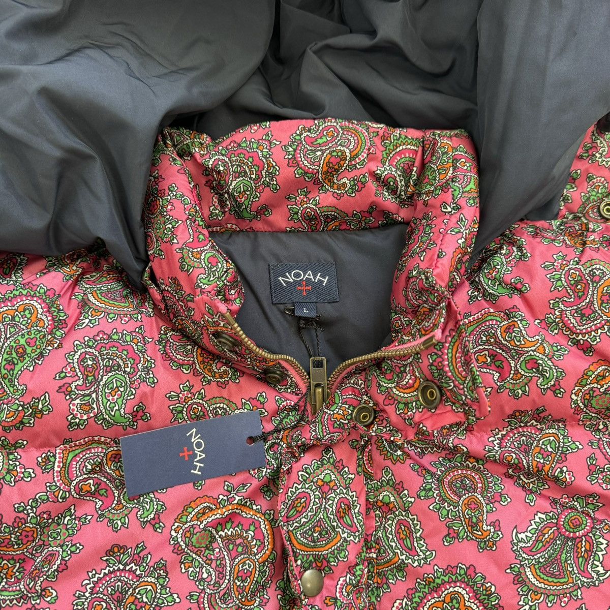 Noah Cashball Paisley Puffer Jacket Hot Pink Sz L 