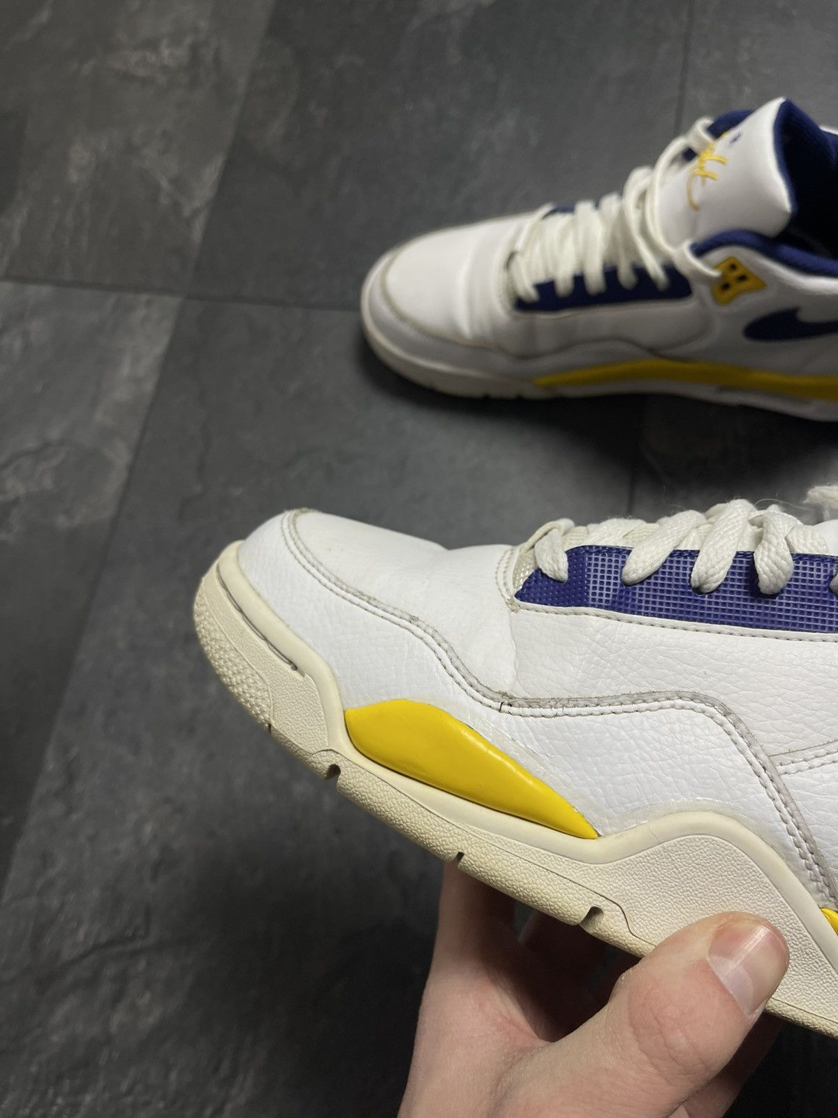 Vintage Nike Flight Legacy Lakers Size US 10 / EU 43 - 8 Thumbnail