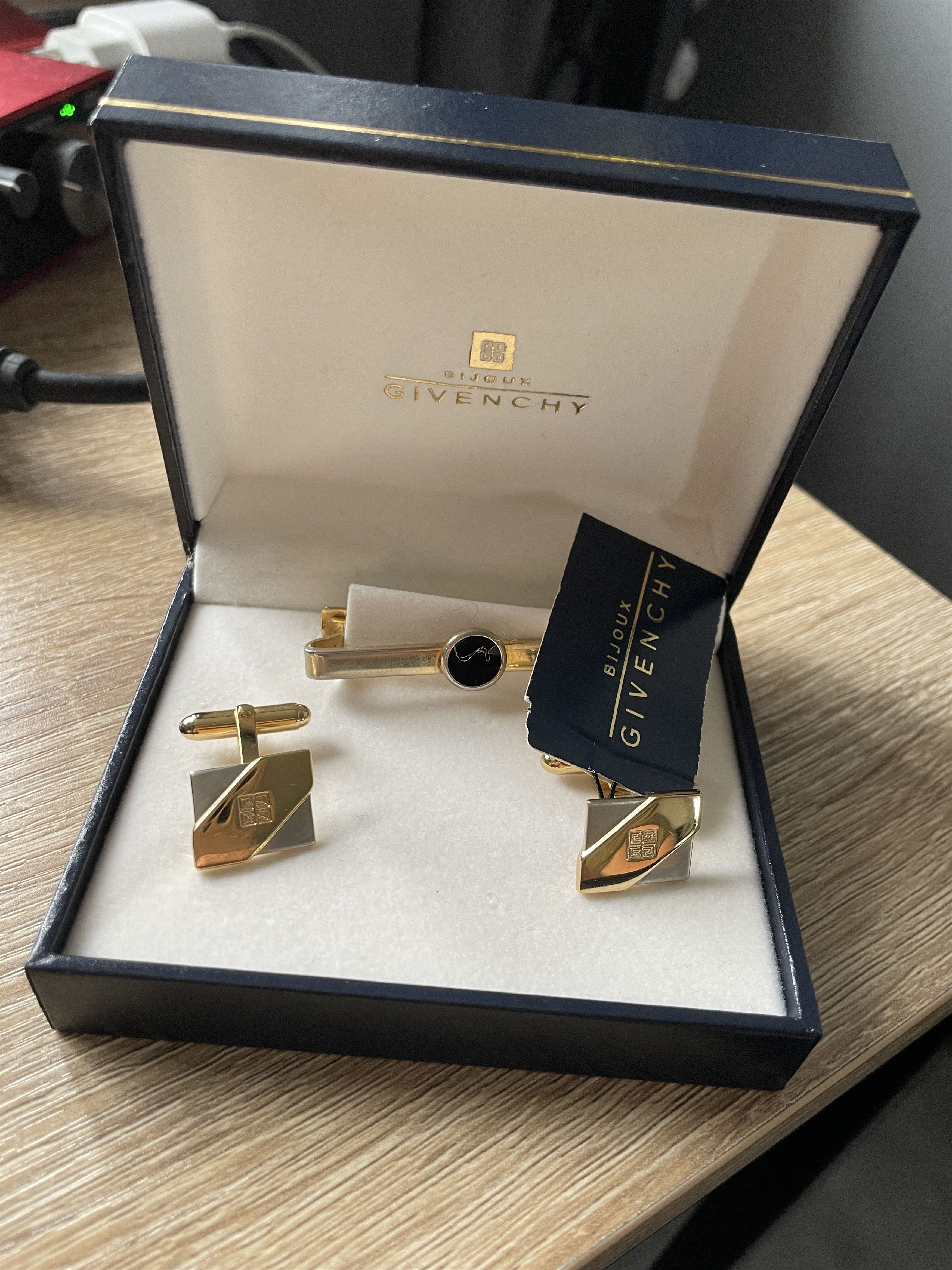 Givenchy VINTAGE GIVENCHY CUFFLINKS TIE CLIPS SET Size ONE SIZE - 1 Thumbnail