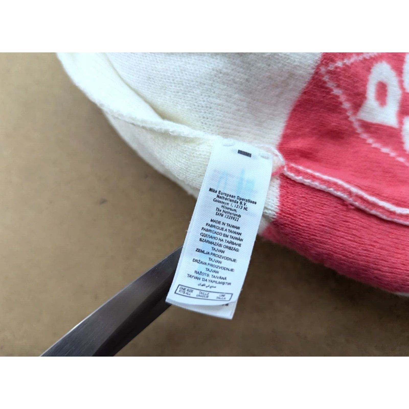 Nike Nike Beanie Hat One Size Pom Pom White Pink, Unisex Adults, Knit Acrylic, Vintage? (ACG) 2007 - 2007 not Vintage, Solid Pattern, Casual Size ONE SIZE - 5 Thumbnail