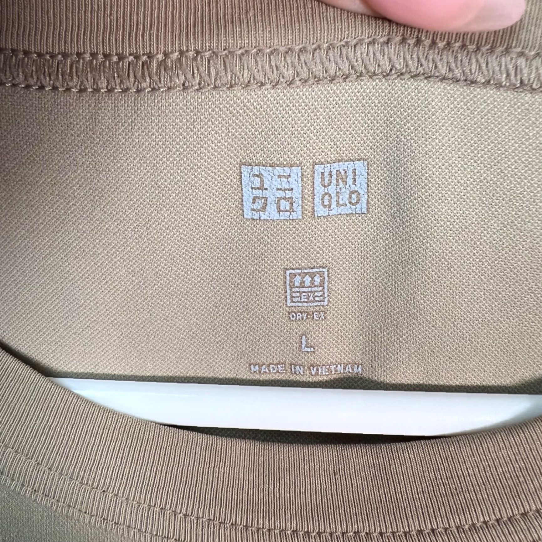 Uniqlo VINTAGE Uniqlo T-Shirt Mens Large Beige Crewneck Short Sleeve Shirt Adult Mens Large Beige Uniqlo Shirt 90s (if applicable) Mens Size US L / EU 52-54 / 3 - 3 Thumbnail