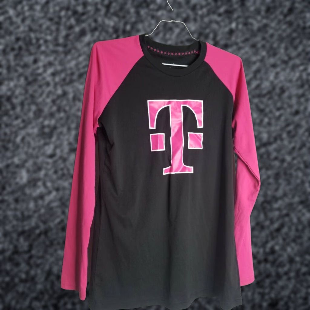 Vintage T Mobile Employee Baseball T Shirt Uniform Womens M Black Long Sleeve Raglan Crew Neck Size M / US 6-8 / IT 42-44 - 1 Thumbnail