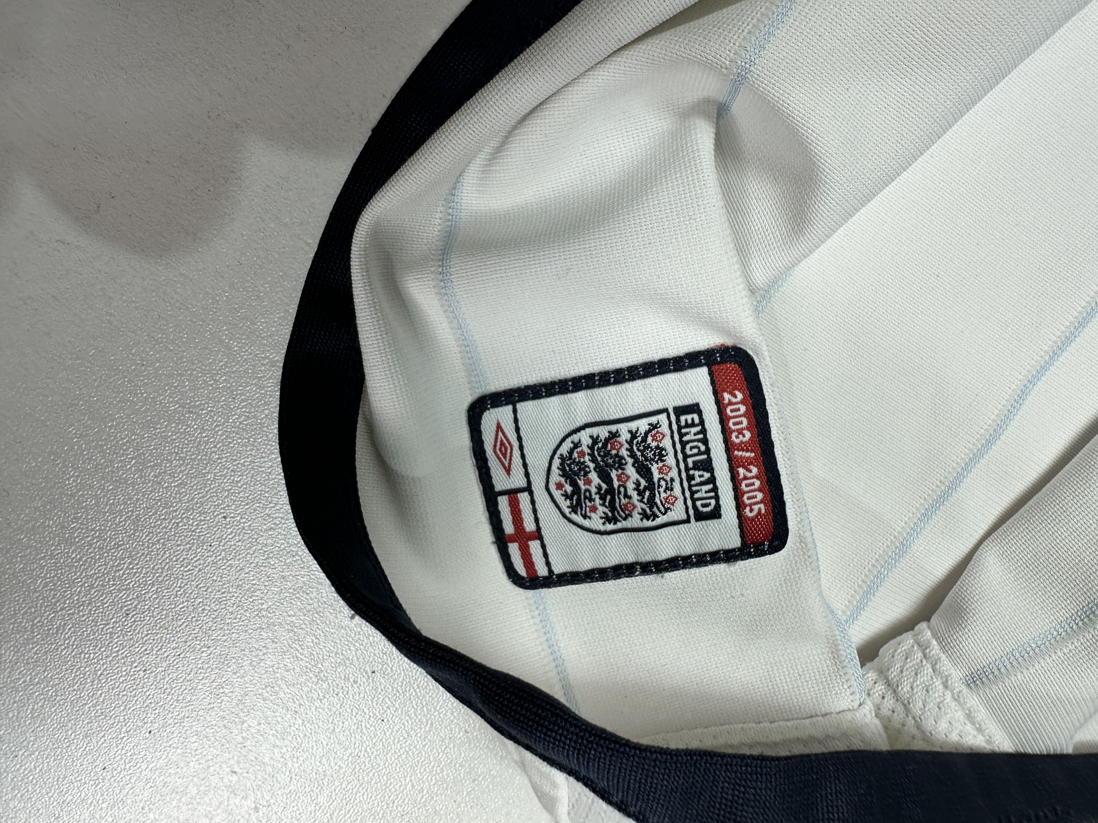 Umbro England 2003-2005 Umbro size M, fits better a Small Size US M / EU 48-50 / 2 - 4 Thumbnail