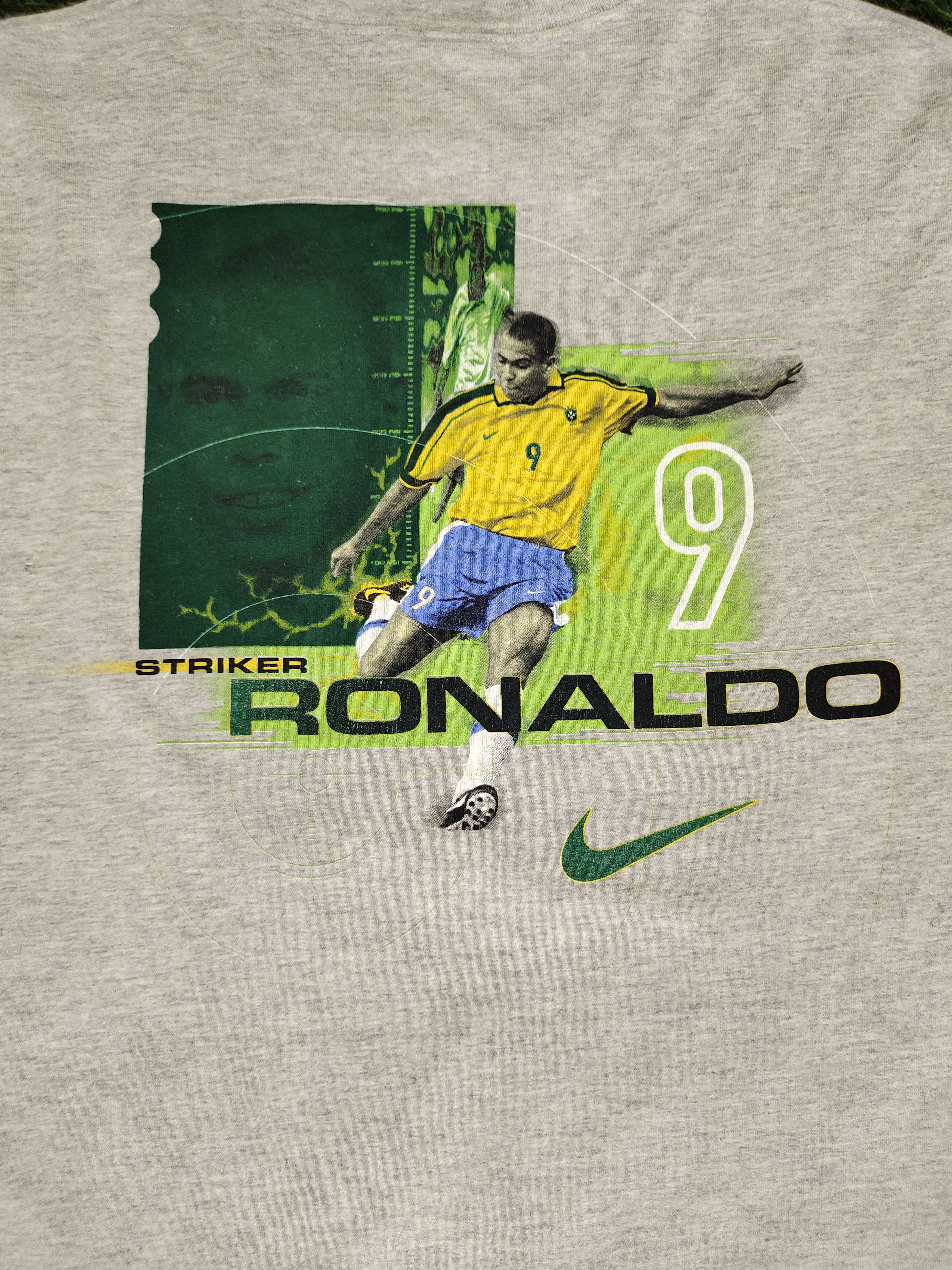 Nike Vintage 90s Nike Ronaldo #9 Brazilian footballer T-Shirt Size US L / EU 52-54 / 3 - 3 Thumbnail