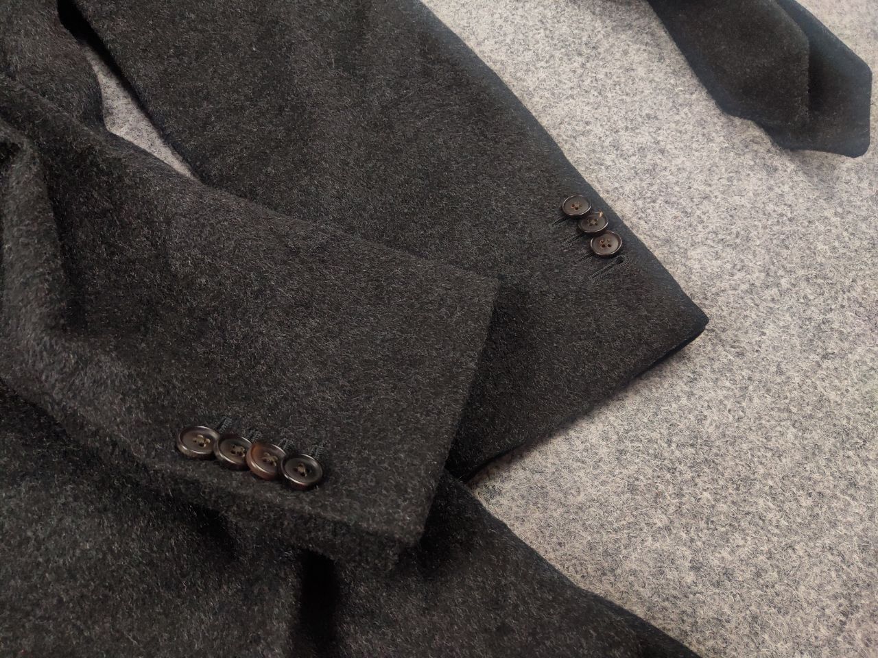 Suitsupply Suitsupply Vicenza overcoat Wool Buttons and belt Mid Jacket Size US L / EU 52-54 / 3 - 11 Thumbnail