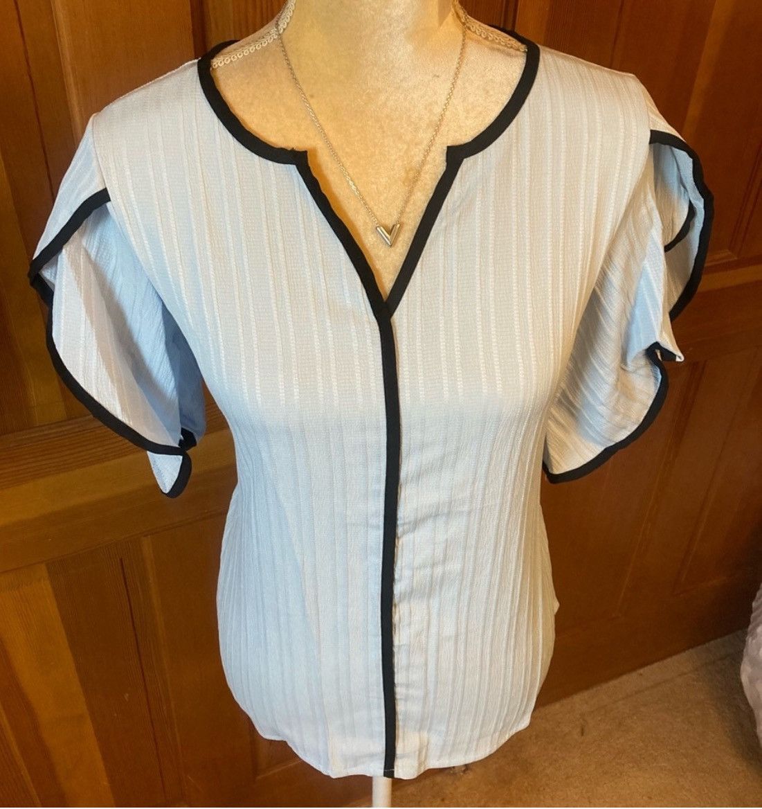 Designer × Other Nwt, Lavishly Paris Women’s Petal Sleeve Blouse Size S / US 4 / IT 40 - 11 Thumbnail