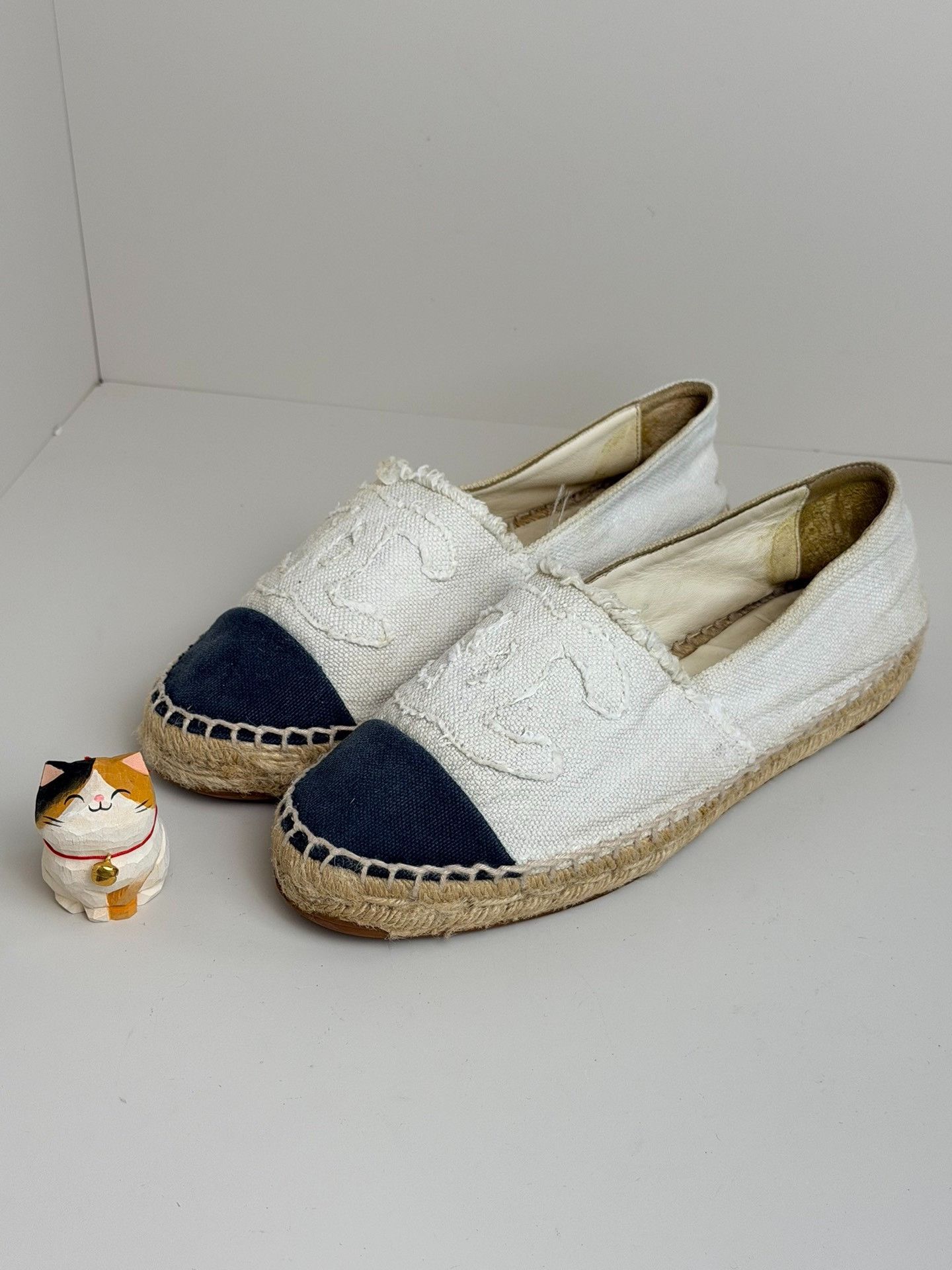 Chanel Chanel White Lowtop Sneakers us_8 Women Size US 8 / IT 38 - 1 Thumbnail