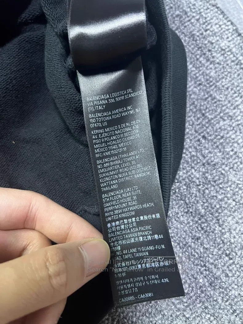 Balenciaga Balenciaga Solid Color Sticker Zip-Up Hooded Sweatshirt Ja Size US S / EU 44-46 / 1 - 6 Thumbnail