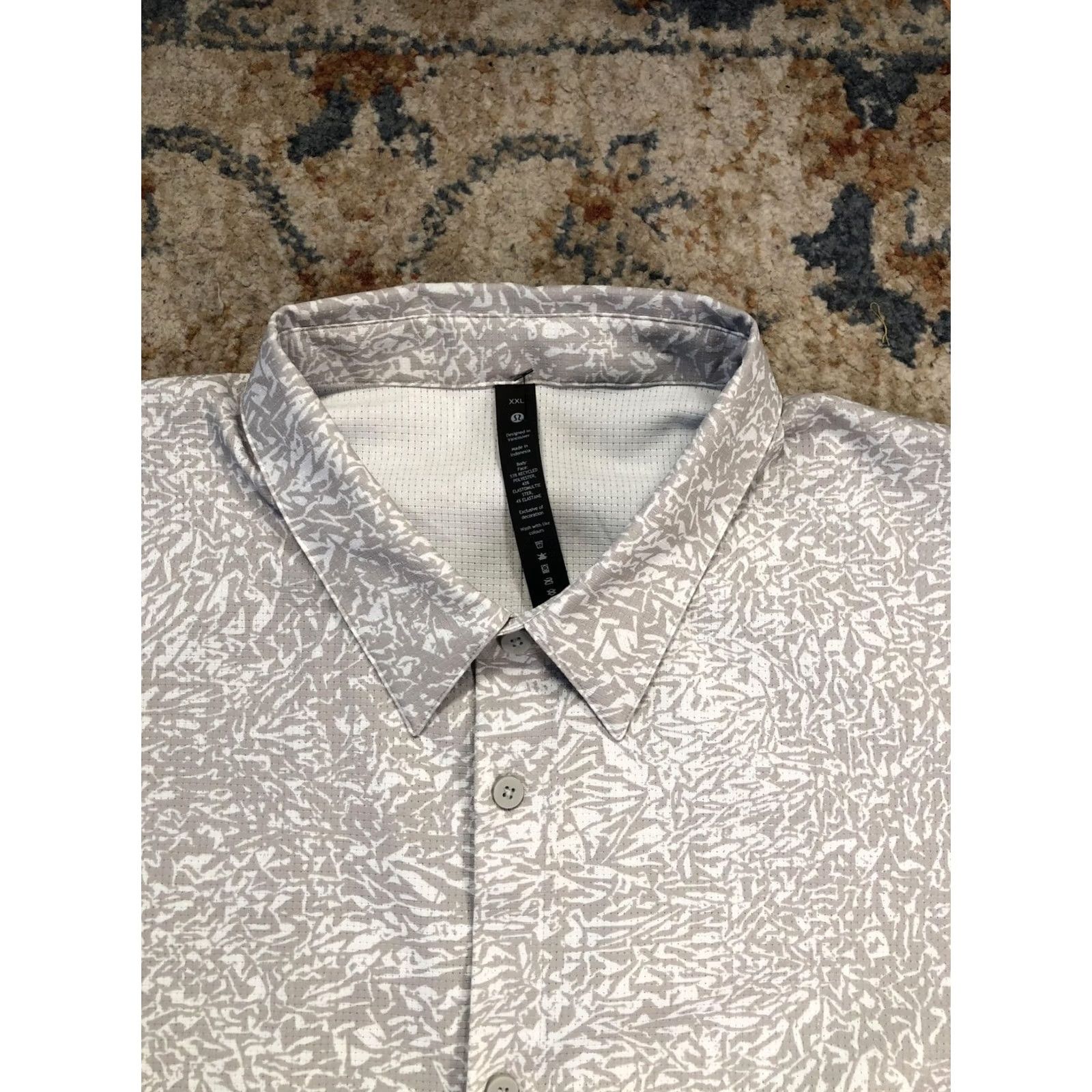 Lululemon Lululemon Shirt Mens 2XL Gray Abstract Graphic Print Short Sleeve Button-Up Stretch Size US XXL / EU 58 / 5 - 2 Thumbnail