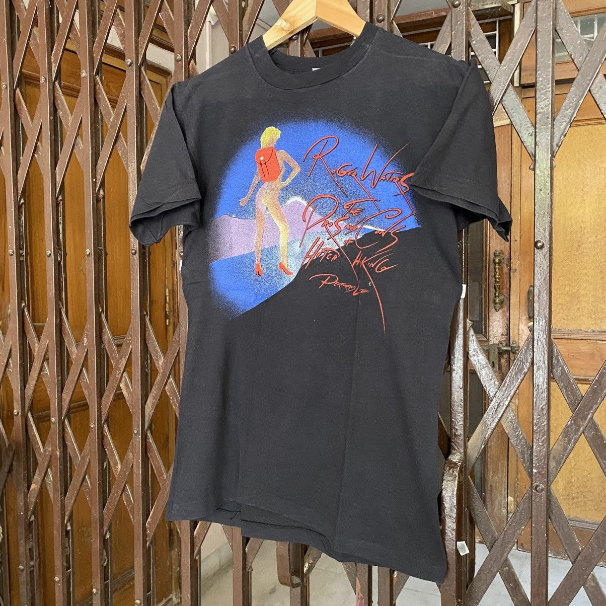 Band Tees Vintage 1984 Roger Waters tour t shirt Size US M / EU 48-50 / 2 - 2 Thumbnail