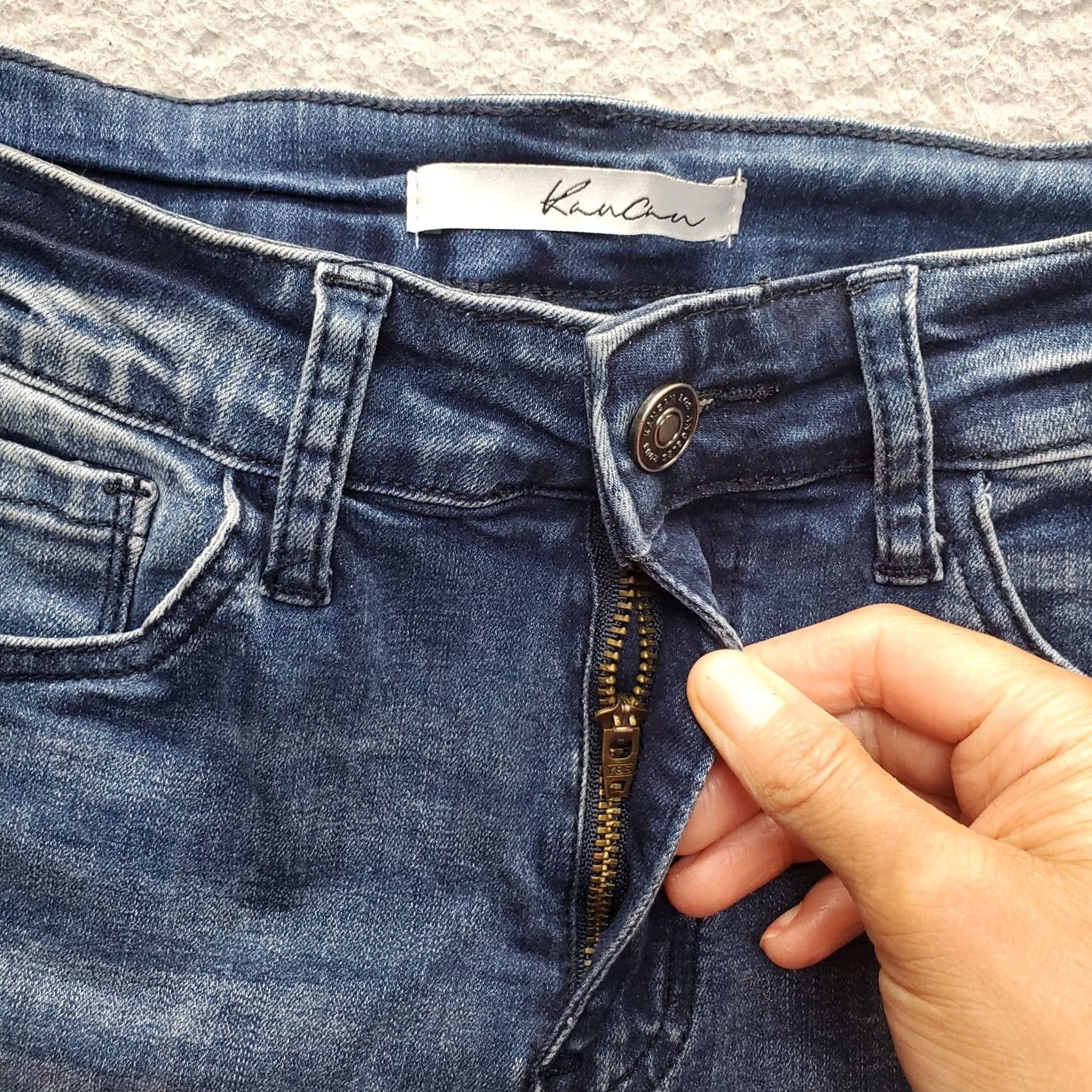 Vintage KanCan Jeans Shorts Womens Size 9/28 Blue Denim 5-Pocket Design Cuffed Hem Jeans Shorts Womens Size 9/28 Blue Denim Size 30" / US 8 / IT 44 - 5 Thumbnail