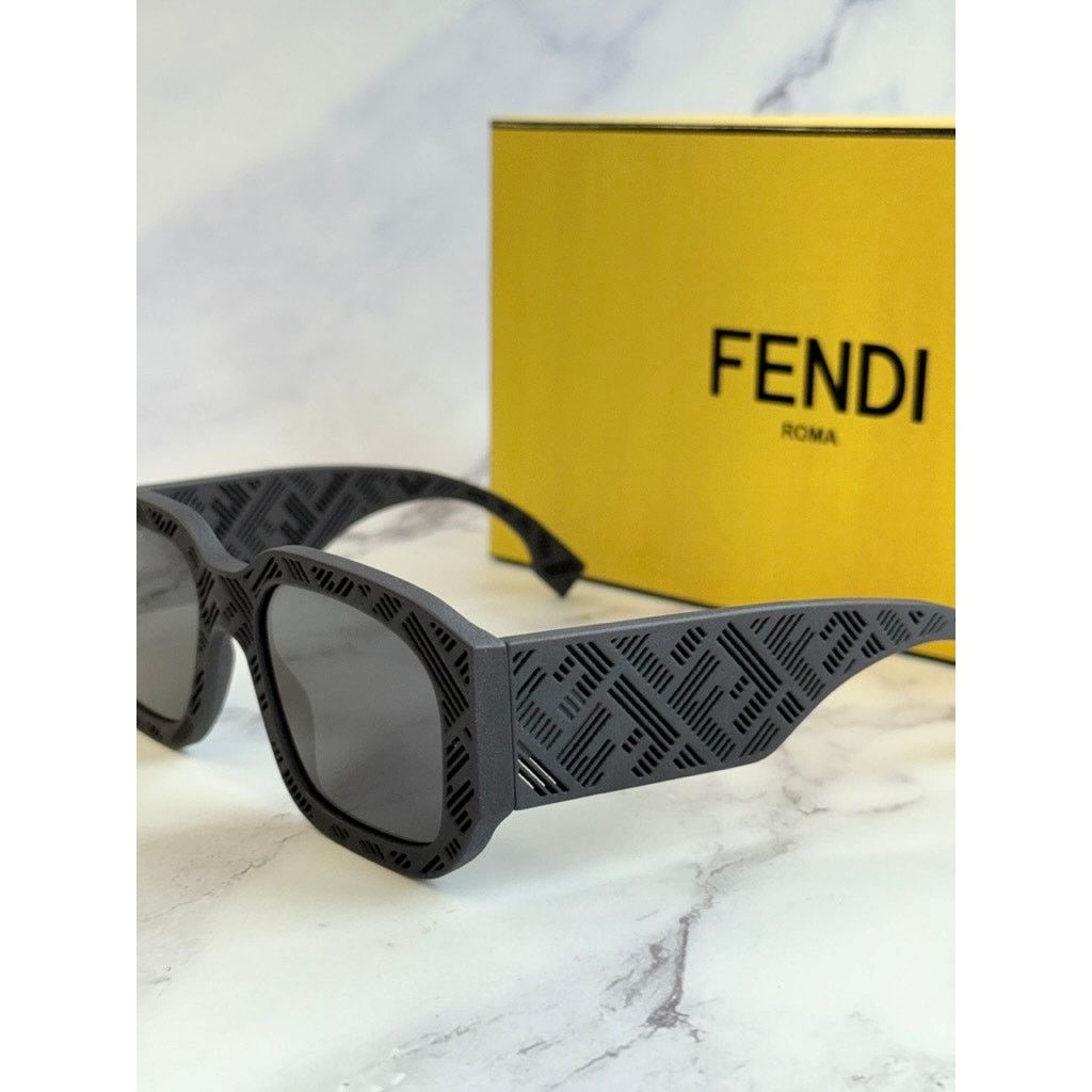Fendi NEW Fendi FE40113I Black Shadow Unisex Sunglasses $500 Size ONE SIZE - 4 Thumbnail
