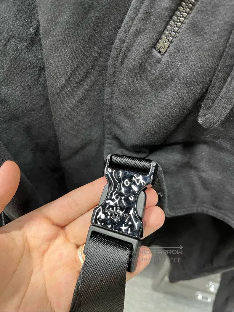 Louis Vuitton Louis Vuitton size 4l Tactical Vest Strap Hoodie Size US M / EU 48-50 / 2 - 5 Thumbnail