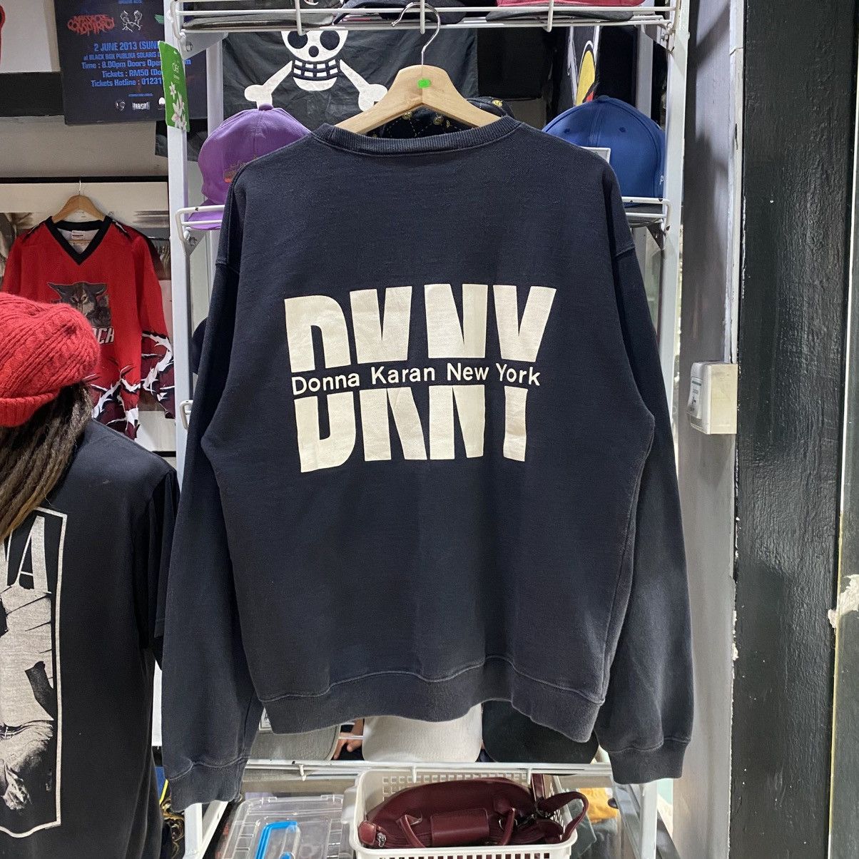 DKNY × Vintage Vintage DKNY Jeans Big Logo Sweatshirt Size US L / EU 52-54 / 3 - 1 Thumbnail