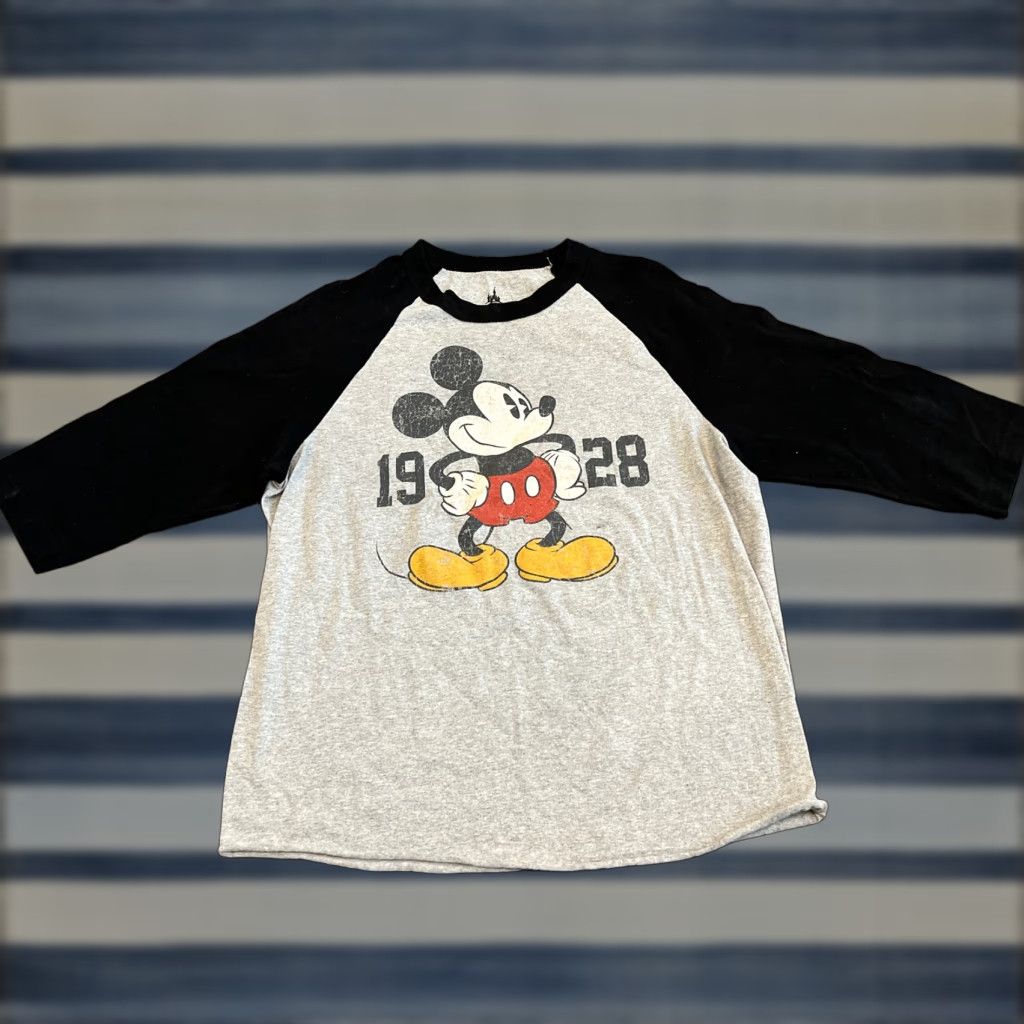 Disney VINTAGE Disney Mickey Mouse Shirt Adult Large Gray Raglan Crewneck 90s Men T-Shirt Gray Cotton Blend Jersey 2020s Mens 2028 Size US L / EU 52-54 / 3 - 1 Thumbnail