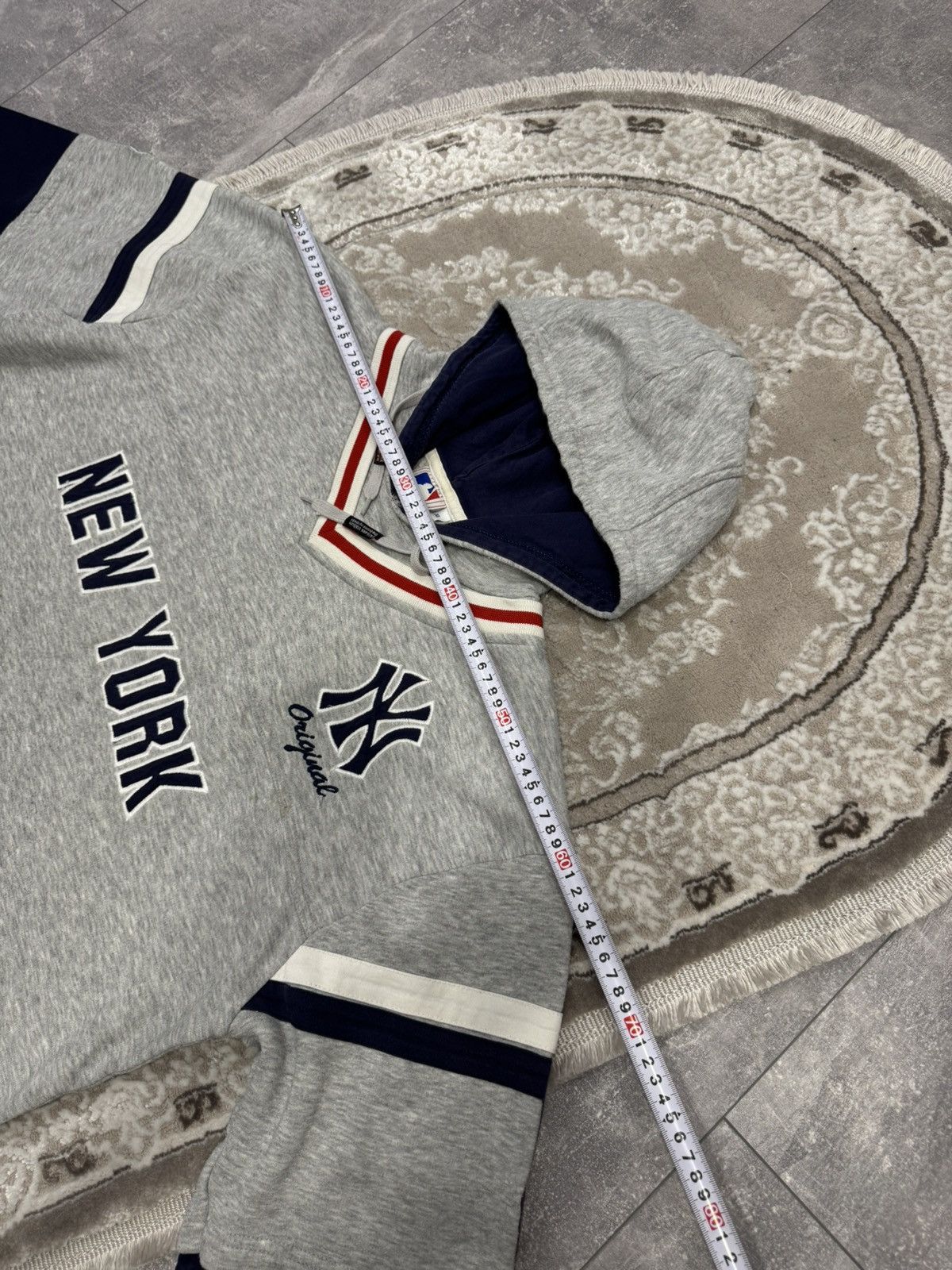 New York Yankees Majestic New York Yankees Hoodie Sweatshirt Stitched Script Size US XL / EU 56 / 4 - 11 Thumbnail