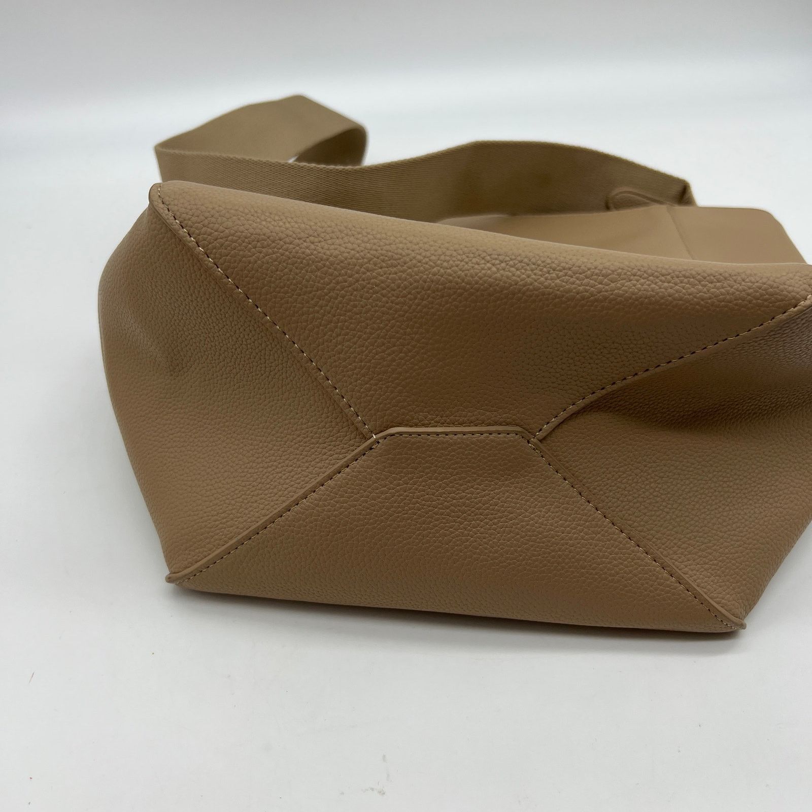 Other Amy Stran x AHDORNED Faux Leather Bucket Bag Mushroom Brown Size ONE SIZE - 12 Thumbnail