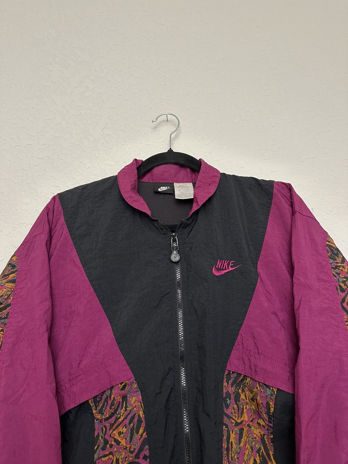 Nike × Vintage Vintage 80s Nike Size Medium Magenta Black Abstract Jacket Size US M / EU 48-50 / 2 - 4 Thumbnail