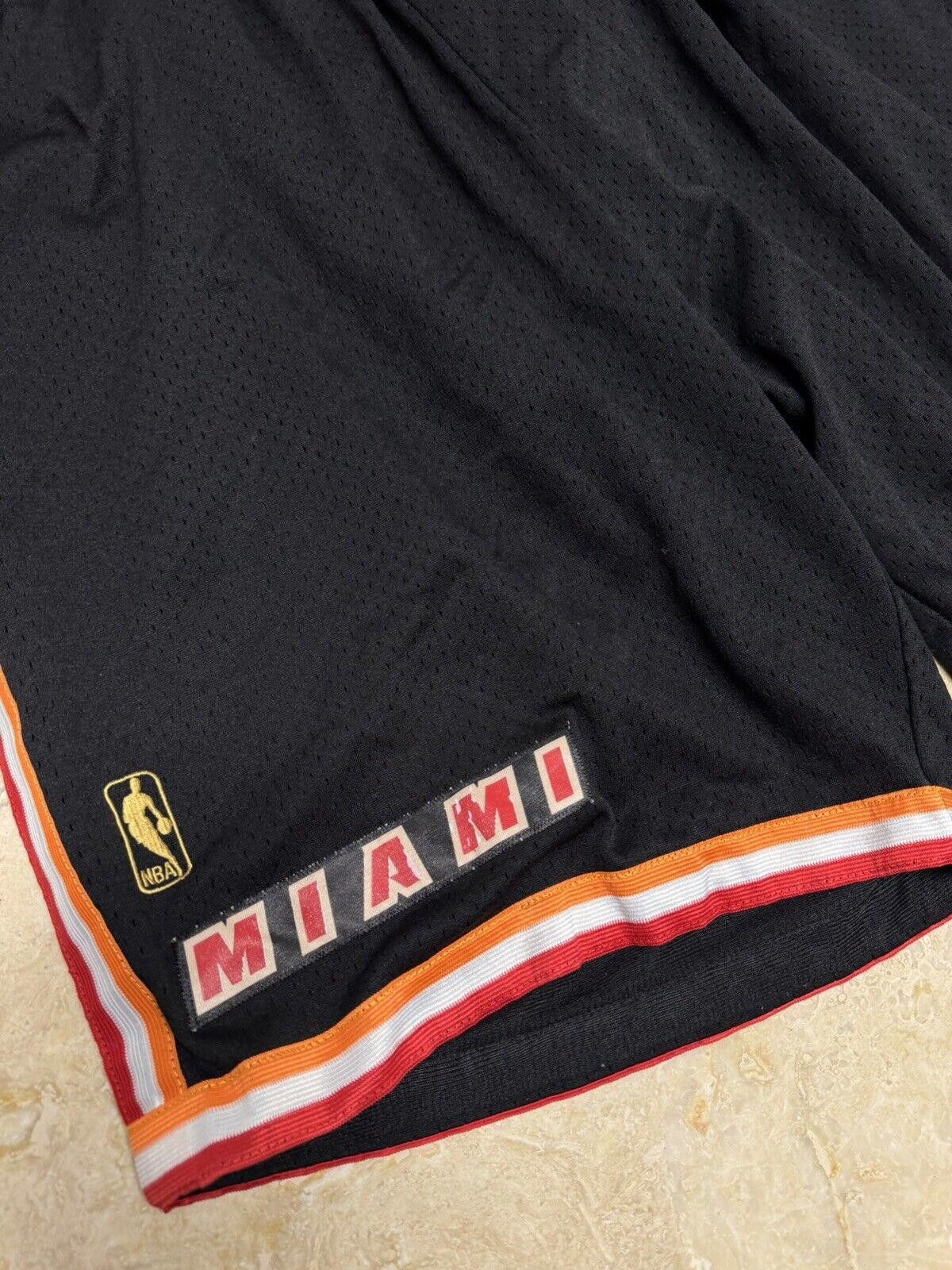 Mitchell & Ness 100% Authentic Mitchell Ness 96 97 Miami Heat Shorts Size US 40 / EU 56 - 4 Thumbnail