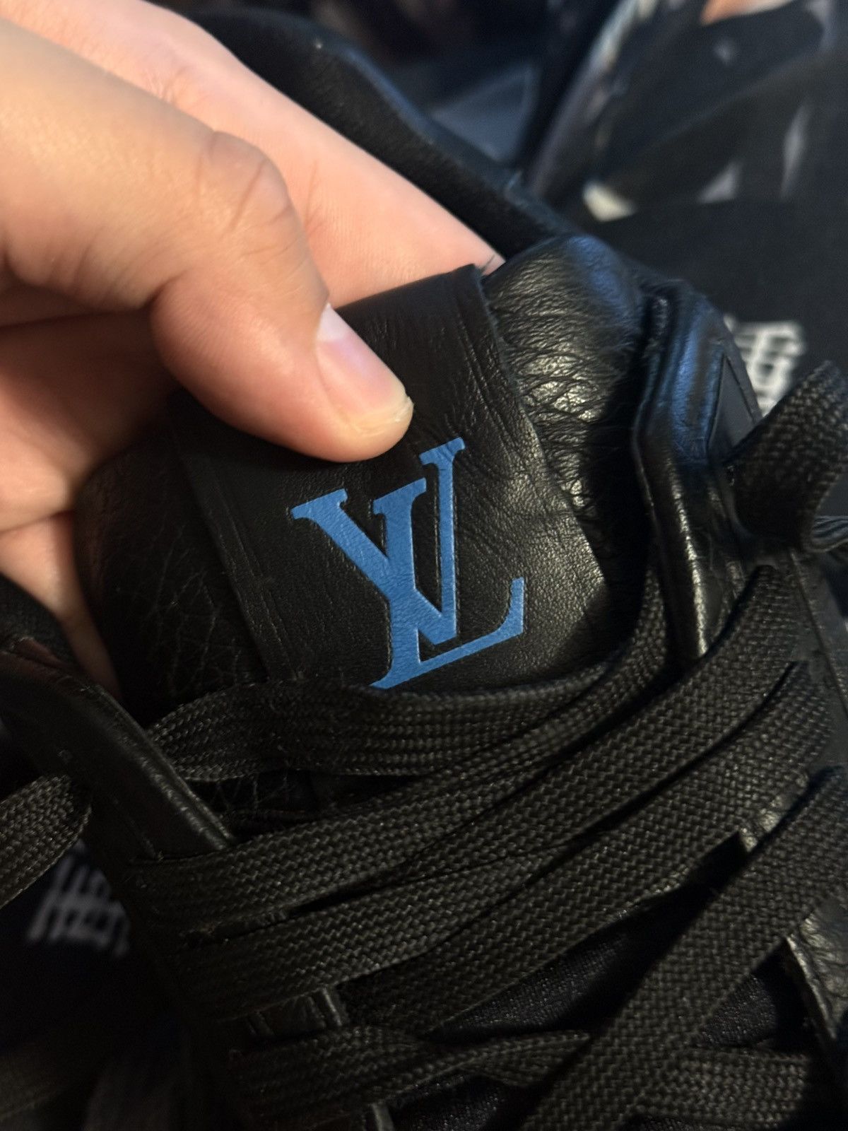 Louis Vuitton Louis Vuitton Signature Trainer Size US 7 / EU 40 - 16 Thumbnail
