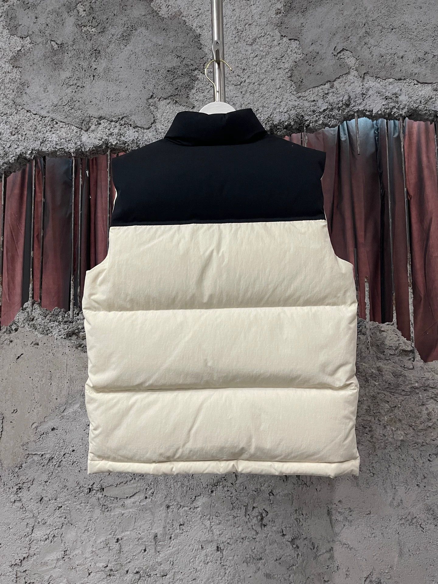 Gucci Gucci x TNF down vest women's XS Size XS / US 0-2 / IT 36-38 - 2 Thumbnail