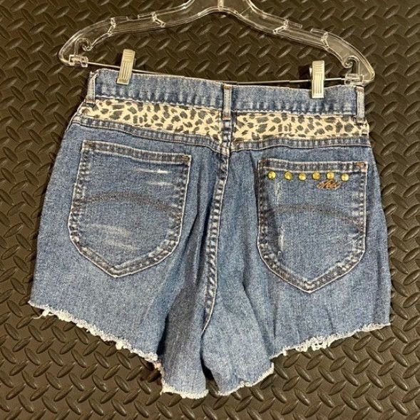Vintage VINTAGE CHIC Denim Shorts 14W Plus Size High Waist Studded Leopard Distressed Blue Shorts CHIC Mens Womens Girls Boys Size 36" / US 14 / IT 50 - 2 Thumbnail