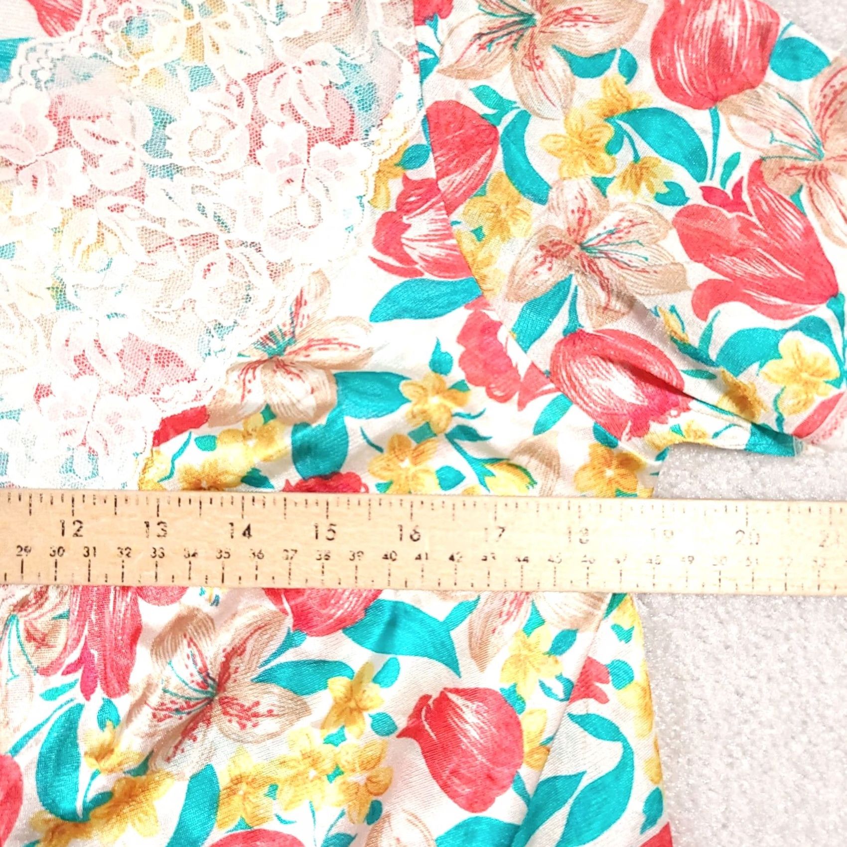 Vintage VINTAGE Vassarette Sleepwear Shirt Women's M Floral Nylon Made In USA Shirt Womens Medium Floral Nylon Lace V-Neck Pajama Top Mens Womens Size M / US 6-8 / IT 42-44 - 7 Thumbnail