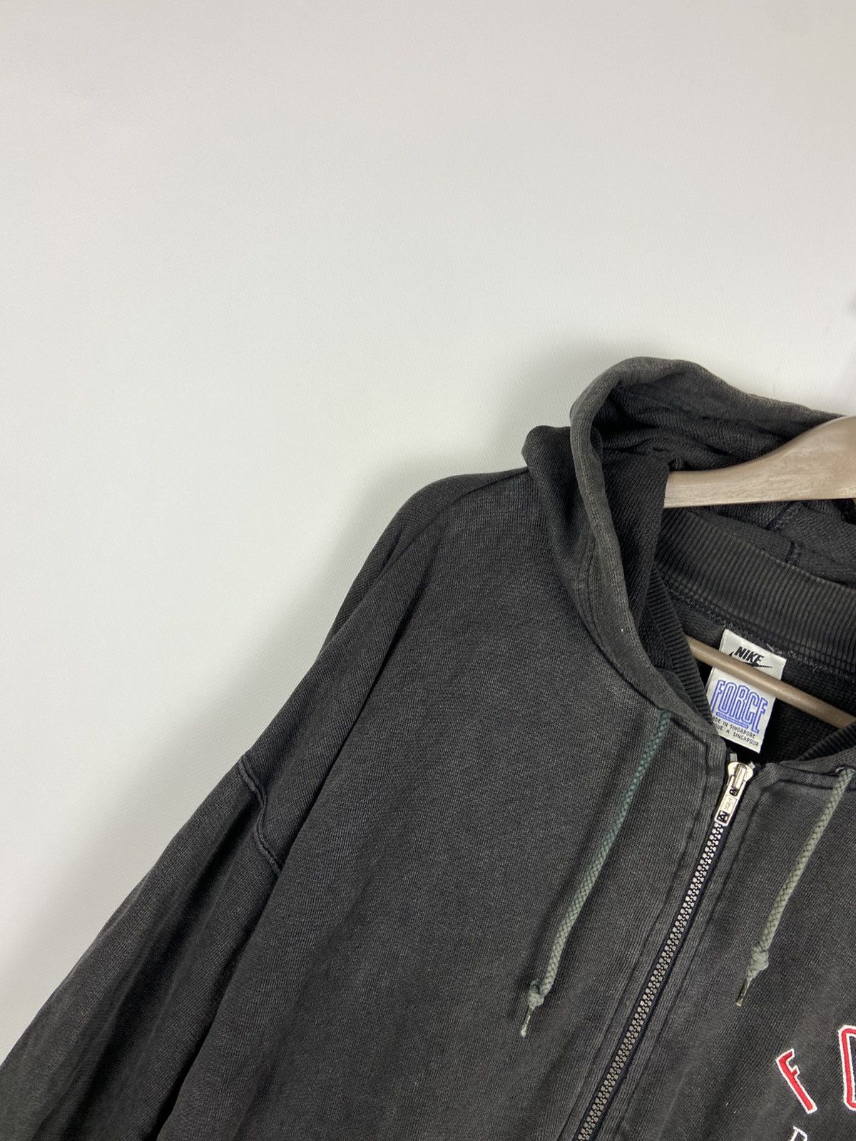 Nike × Vintage Vintage 90 s Nike Force Basketball Zip Hoodie Hooded Faded Size US L / EU 52-54 / 3 - 5 Thumbnail