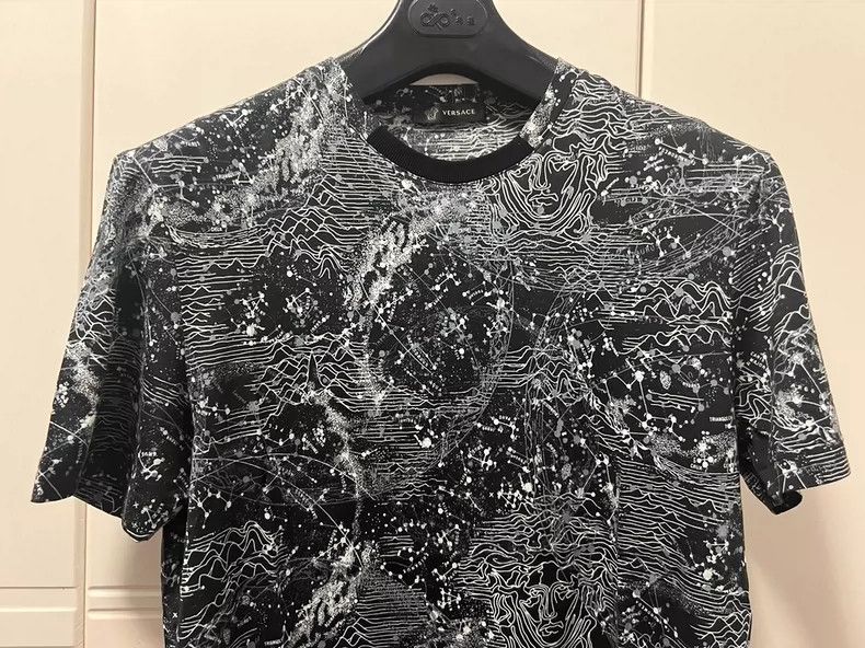 Versace Versace Beautifully patterned short-sleeved T-shirt Size US L / EU 52-54 / 3 - 5 Thumbnail