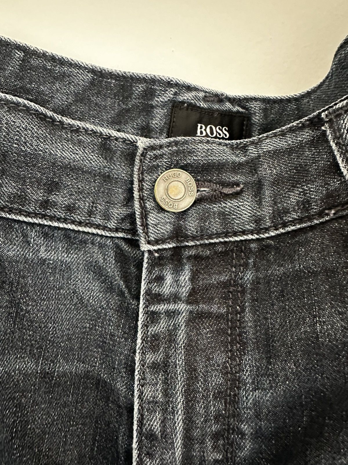 Hugo Boss Hugo Boss straight fit jeans in dark wash denim Size US 34 / EU 50 - 5 Thumbnail