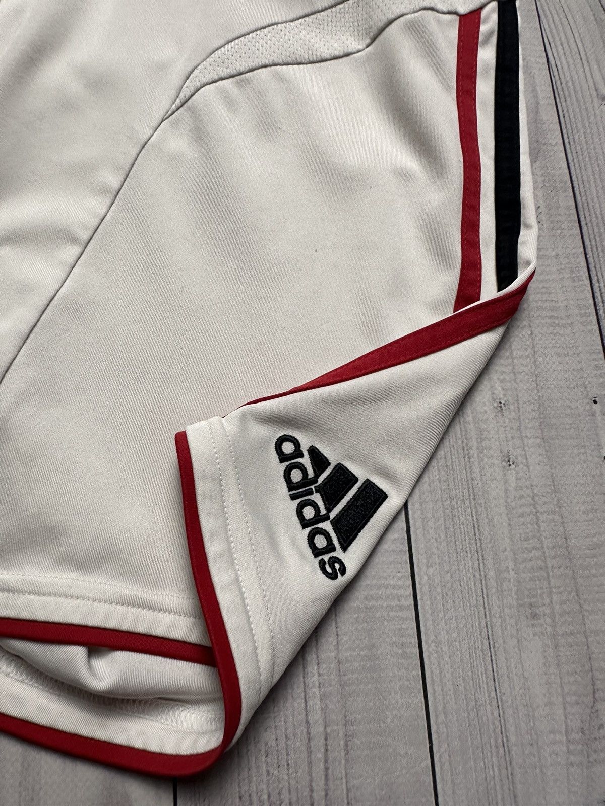 Adidas × Vintage Vintage AC Milan soccer shorts adidas white size S Size US 30 / EU 46 - 3 Thumbnail