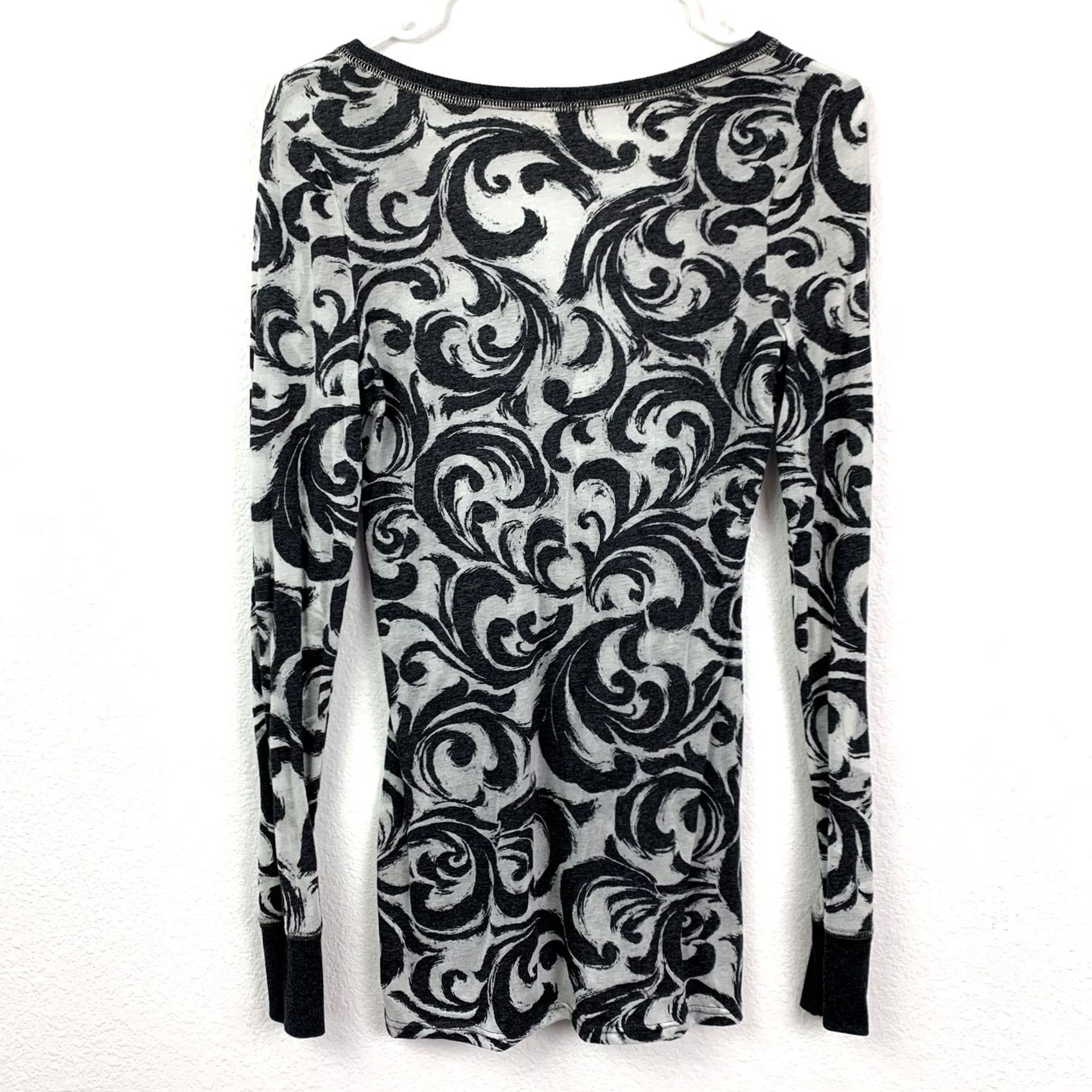 BKE BKE Henley Shirt Gray White Swirl Abstract Long Sleeve Top Medium Juniors Womens Made in Canada Size M / US 6-8 / IT 42-44 - 6 Thumbnail