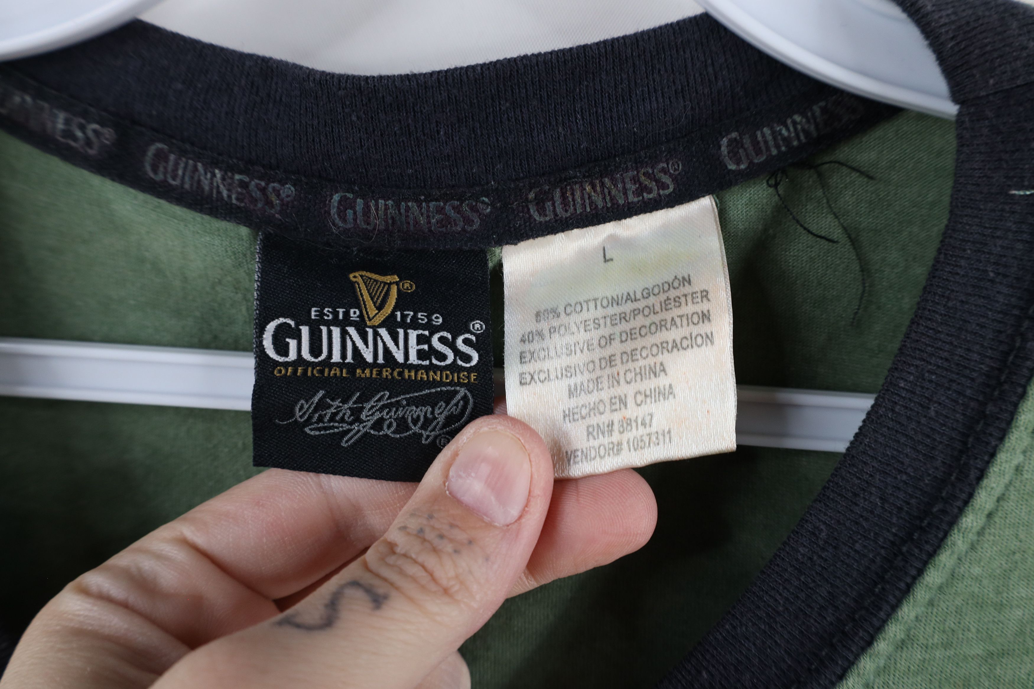 Vintage Vintage Guinness Beer Spell Out Extra Stout Beer T-Shirt Size US L / EU 52-54 / 3 - 5 Thumbnail